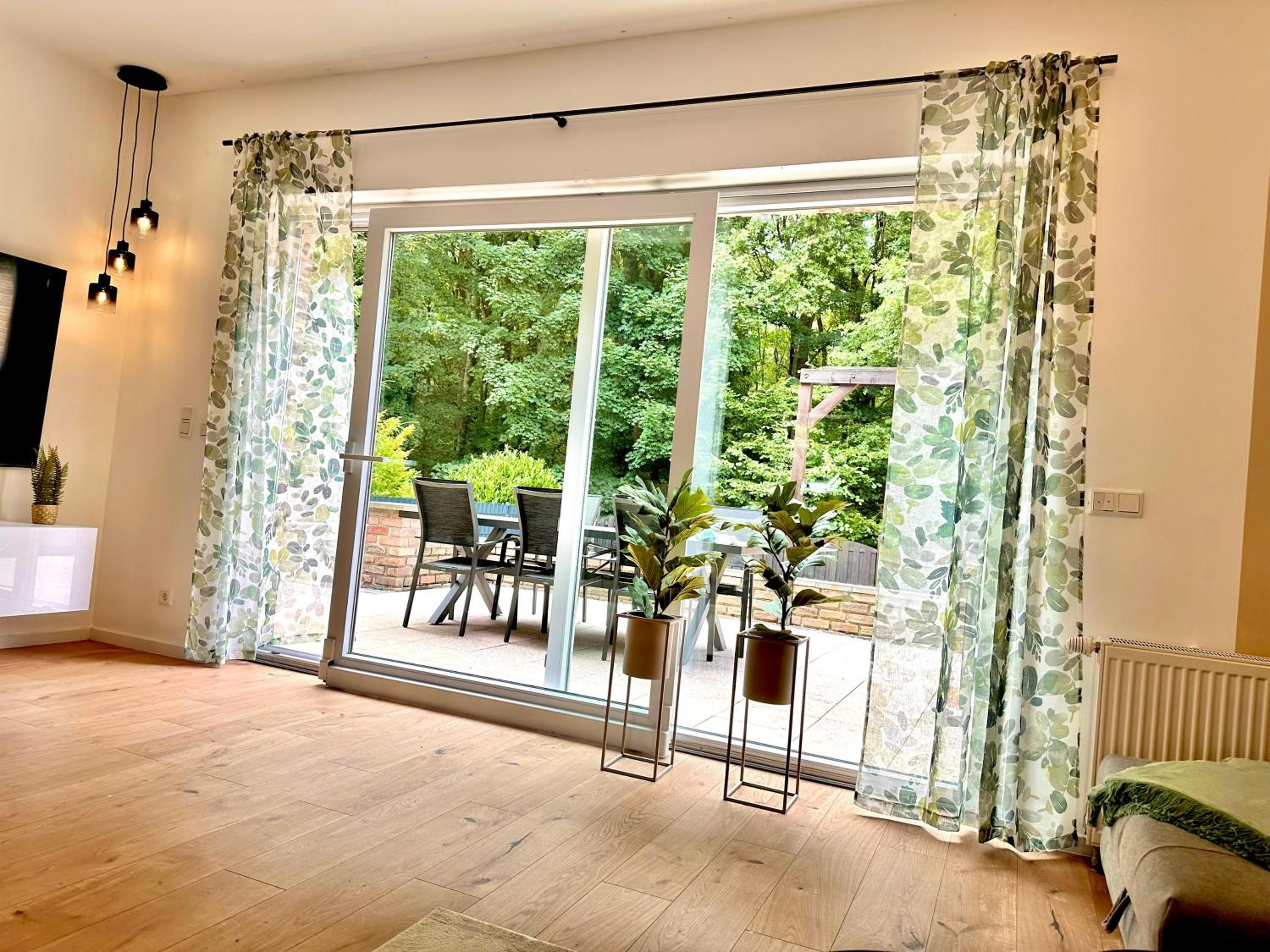 Haus am Wald mit Whirlpool, Garten, Kamin und voll ausgestatteter Küche