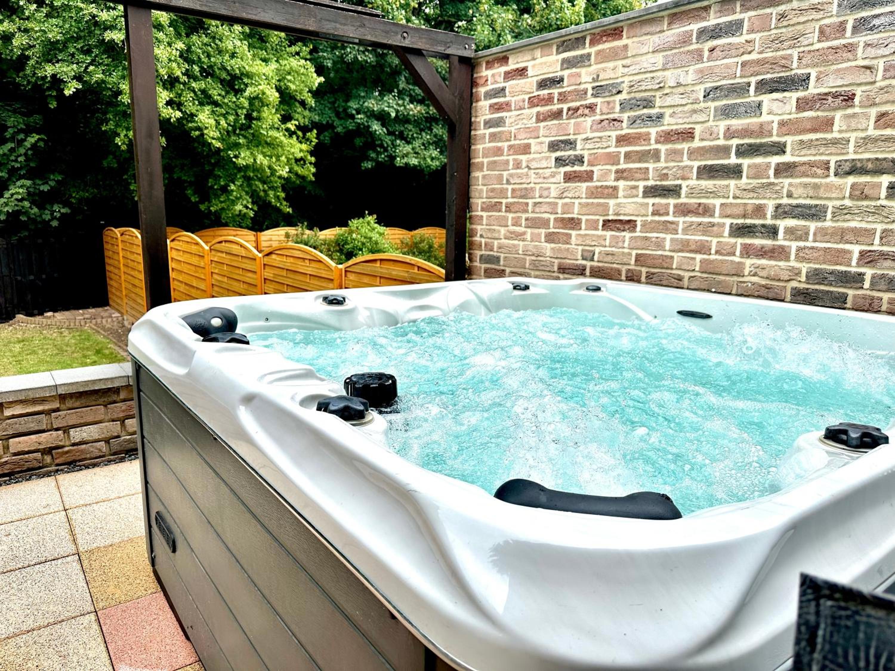 Haus am Wald mit Whirlpool, Garten, Kamin und voll ausgestatteter Küche