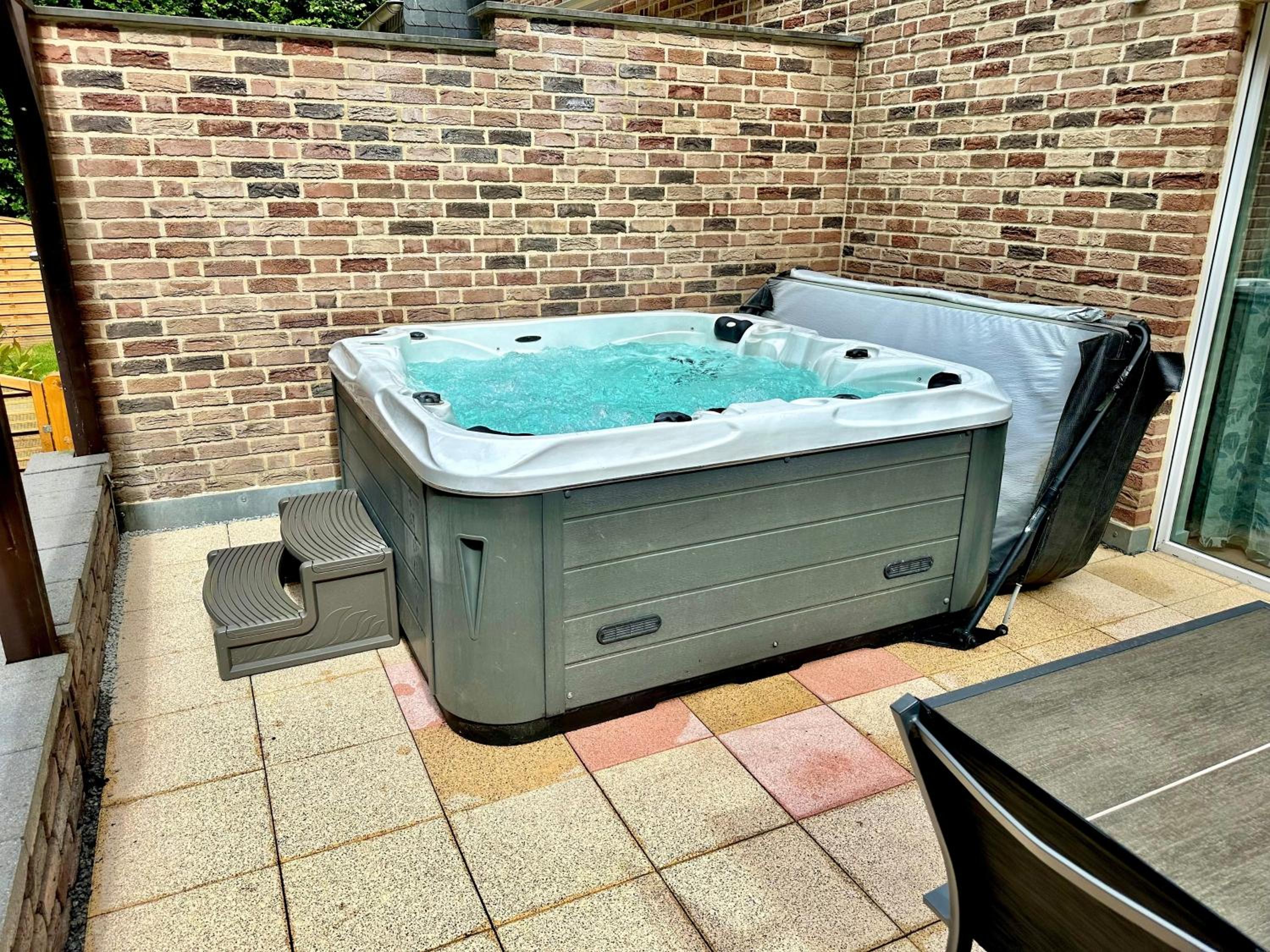 Haus am Wald mit Whirlpool, Garten, Kamin und voll ausgestatteter Küche