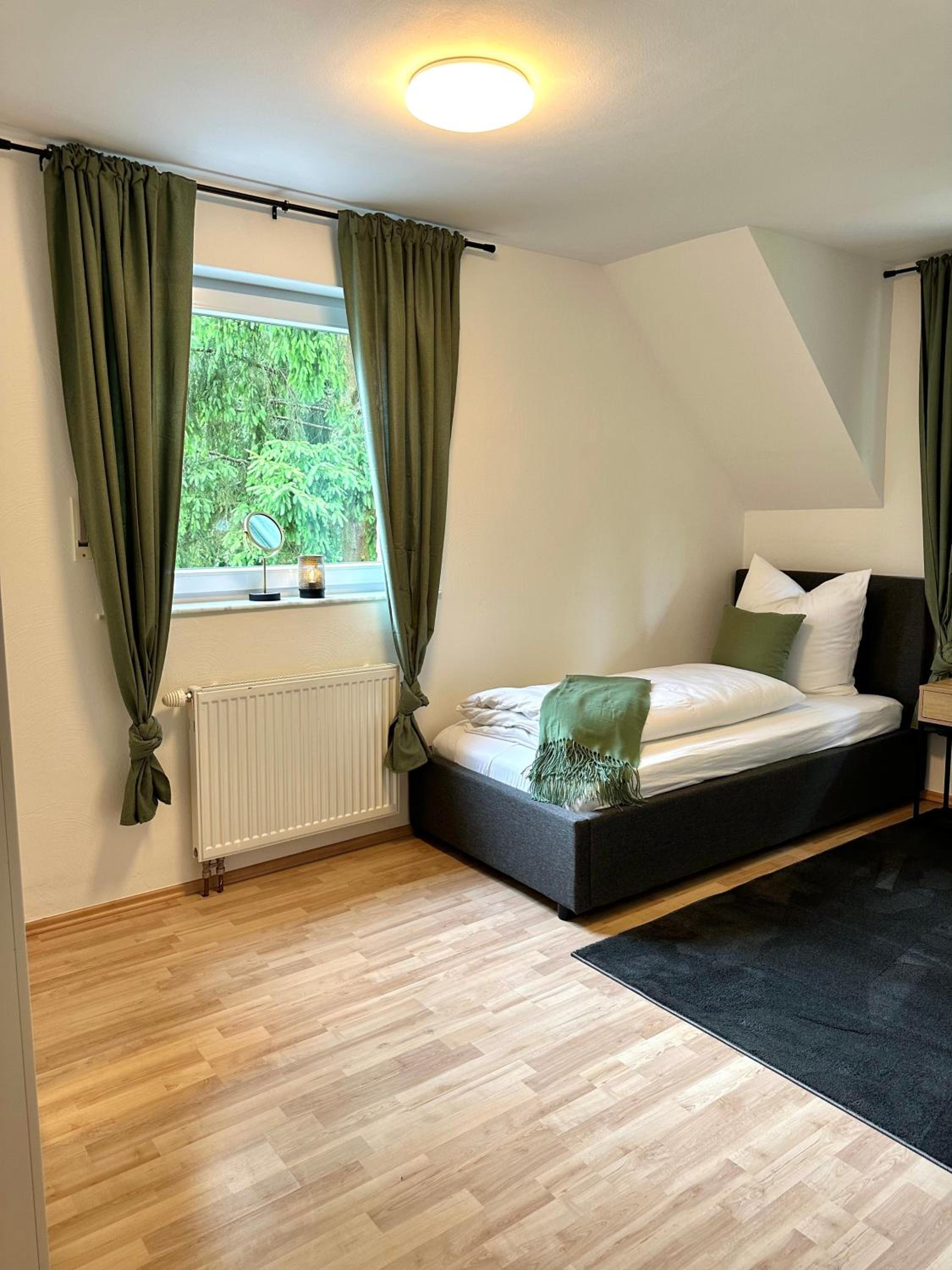 Haus am Wald mit Whirlpool, Garten, Kamin und voll ausgestatteter Küche