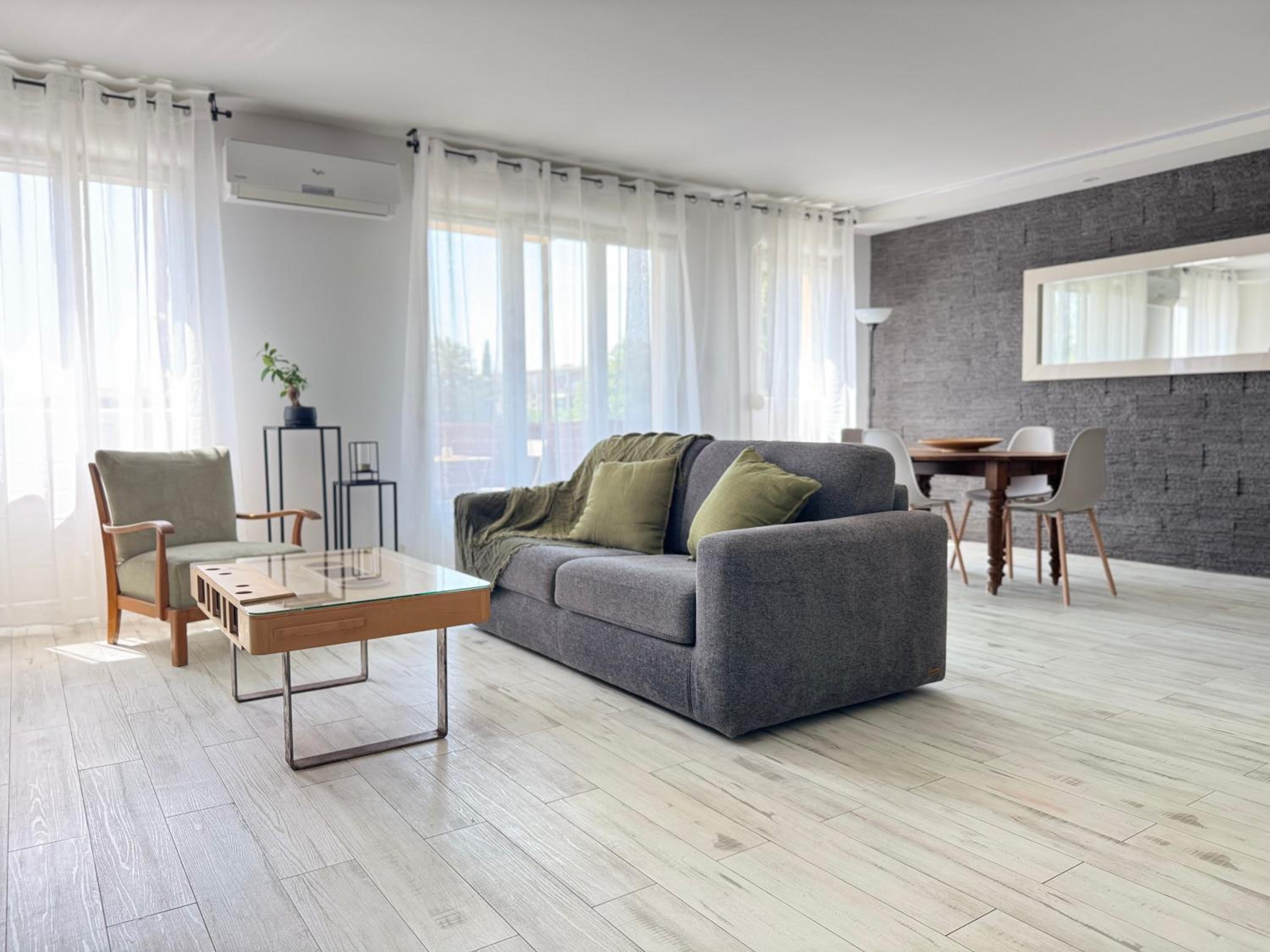 LA PROVENCE - stylish & spacious apartment with pool & private parking near Avignon, TRAVELLER AWARD 2026