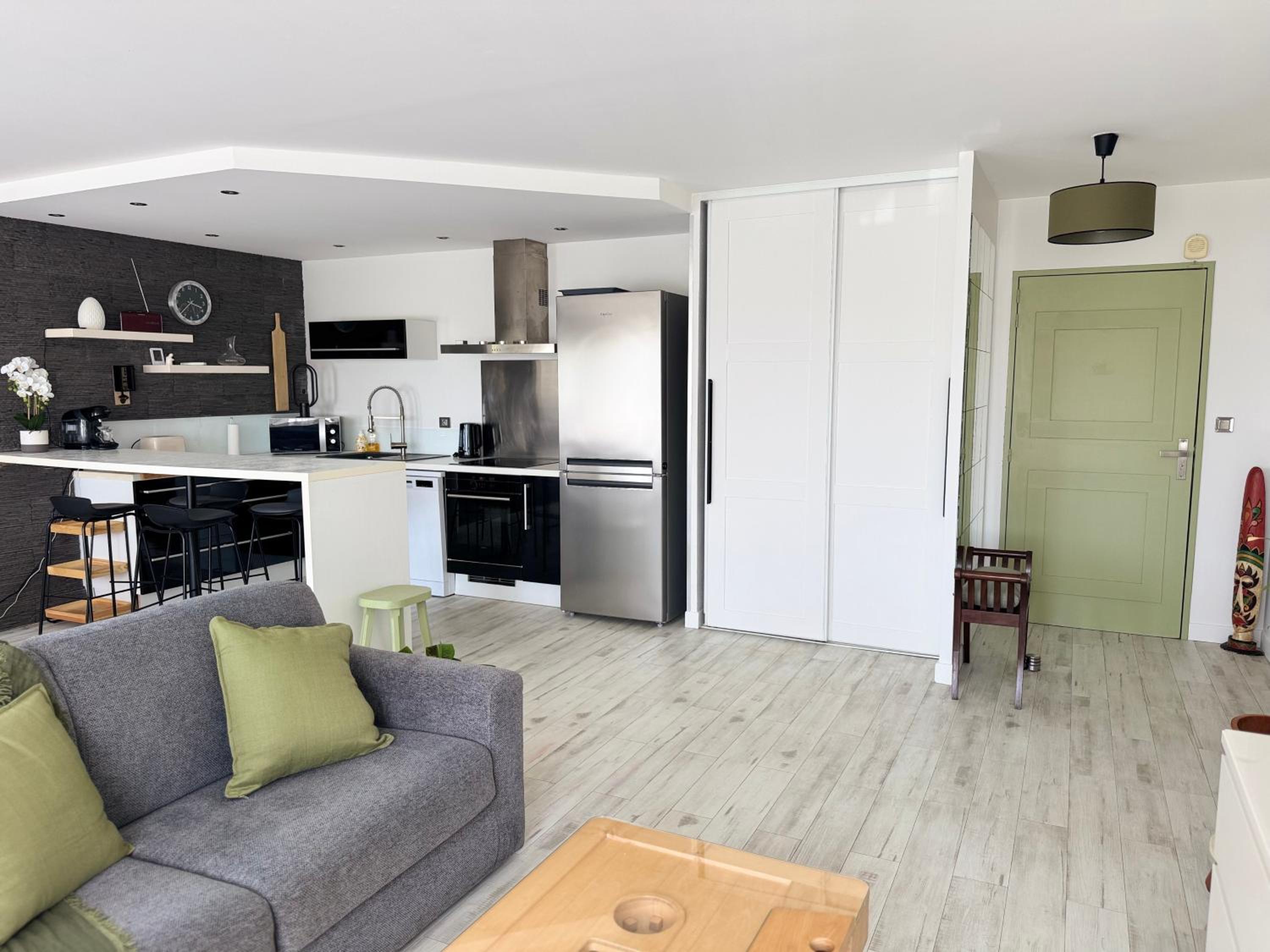 LA PROVENCE - stylish & spacious apartment with pool & private parking near Avignon, TRAVELLER AWARD 2026