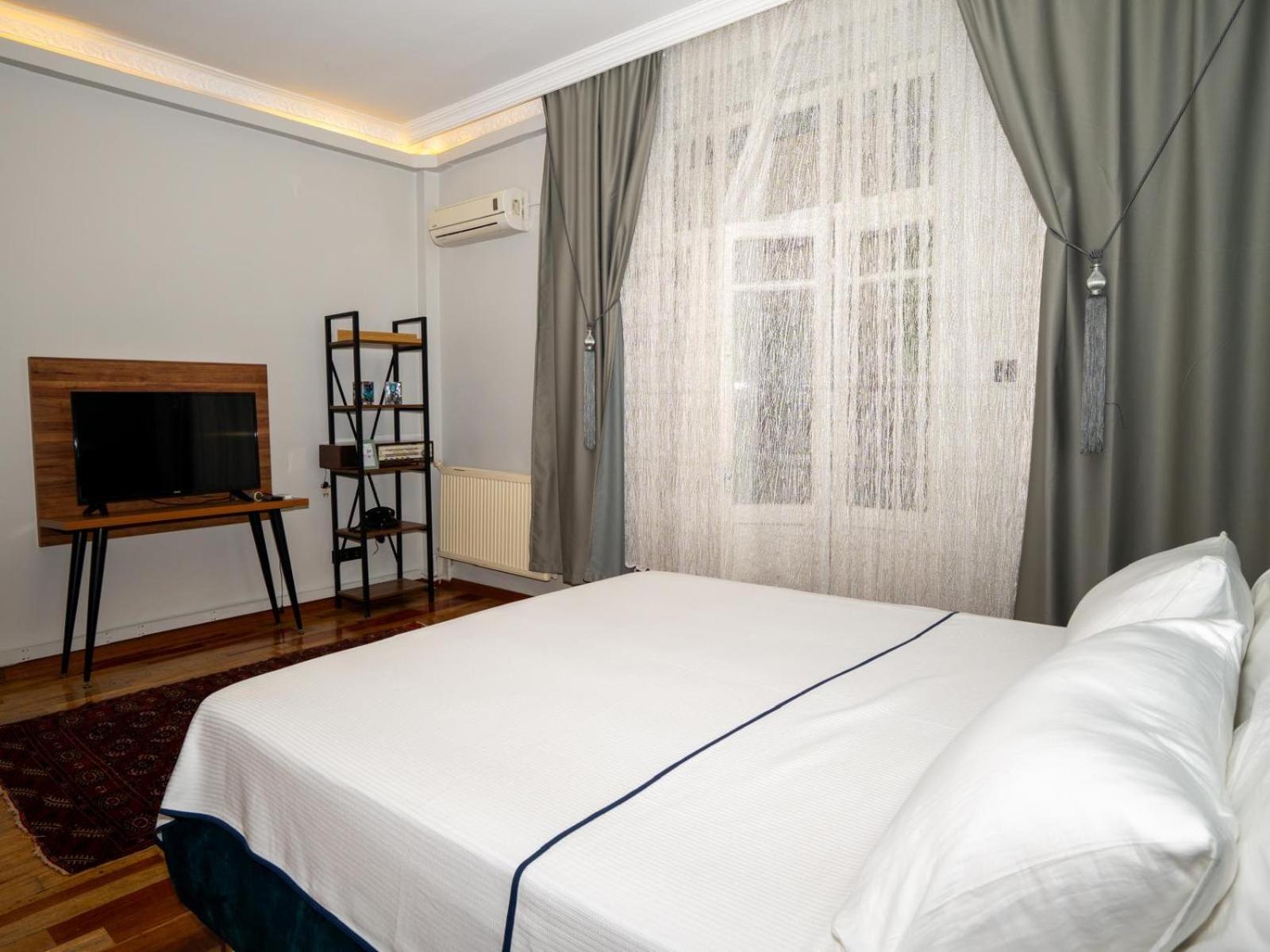Taksim Green Flat Back