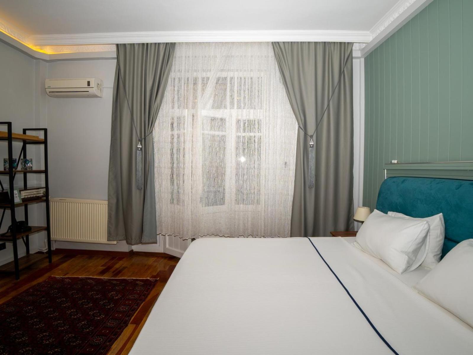 Taksim Green Flat Back