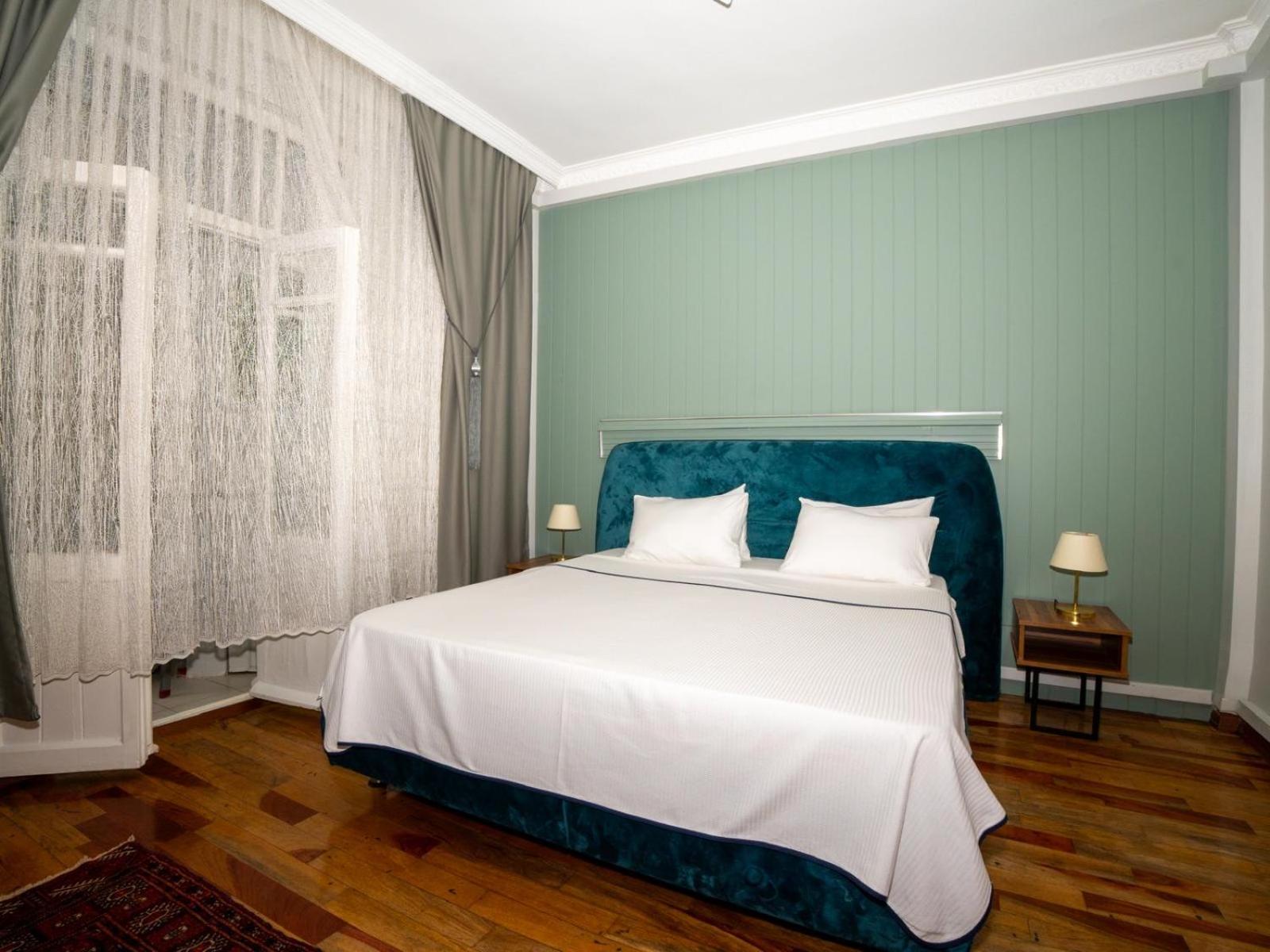 Taksim Green Flat Back