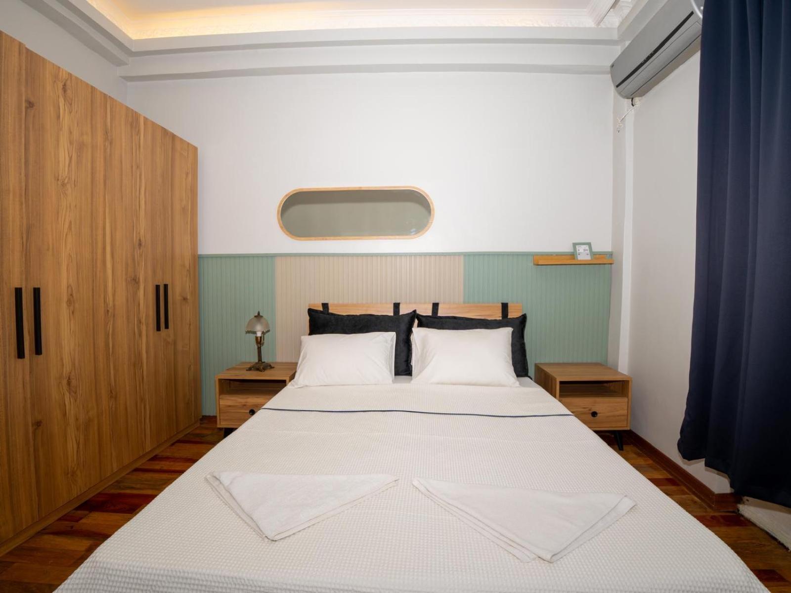 Taksim Green Flat Back