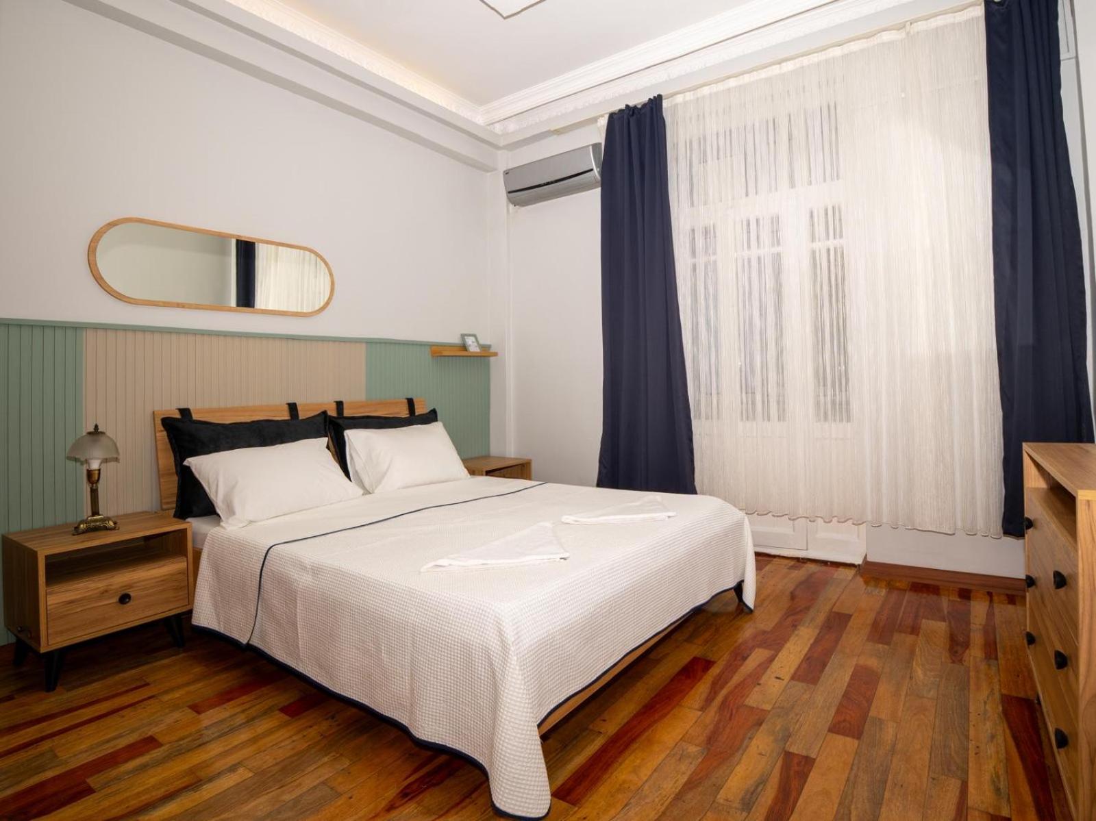 Taksim Green Flat Back