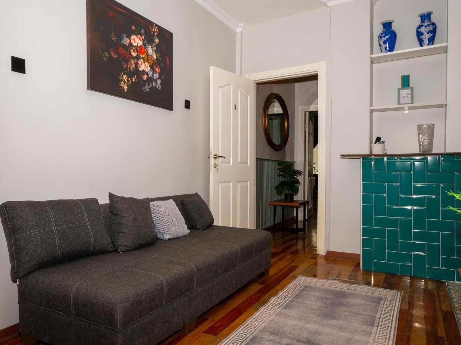 Taksim Green Flat Back