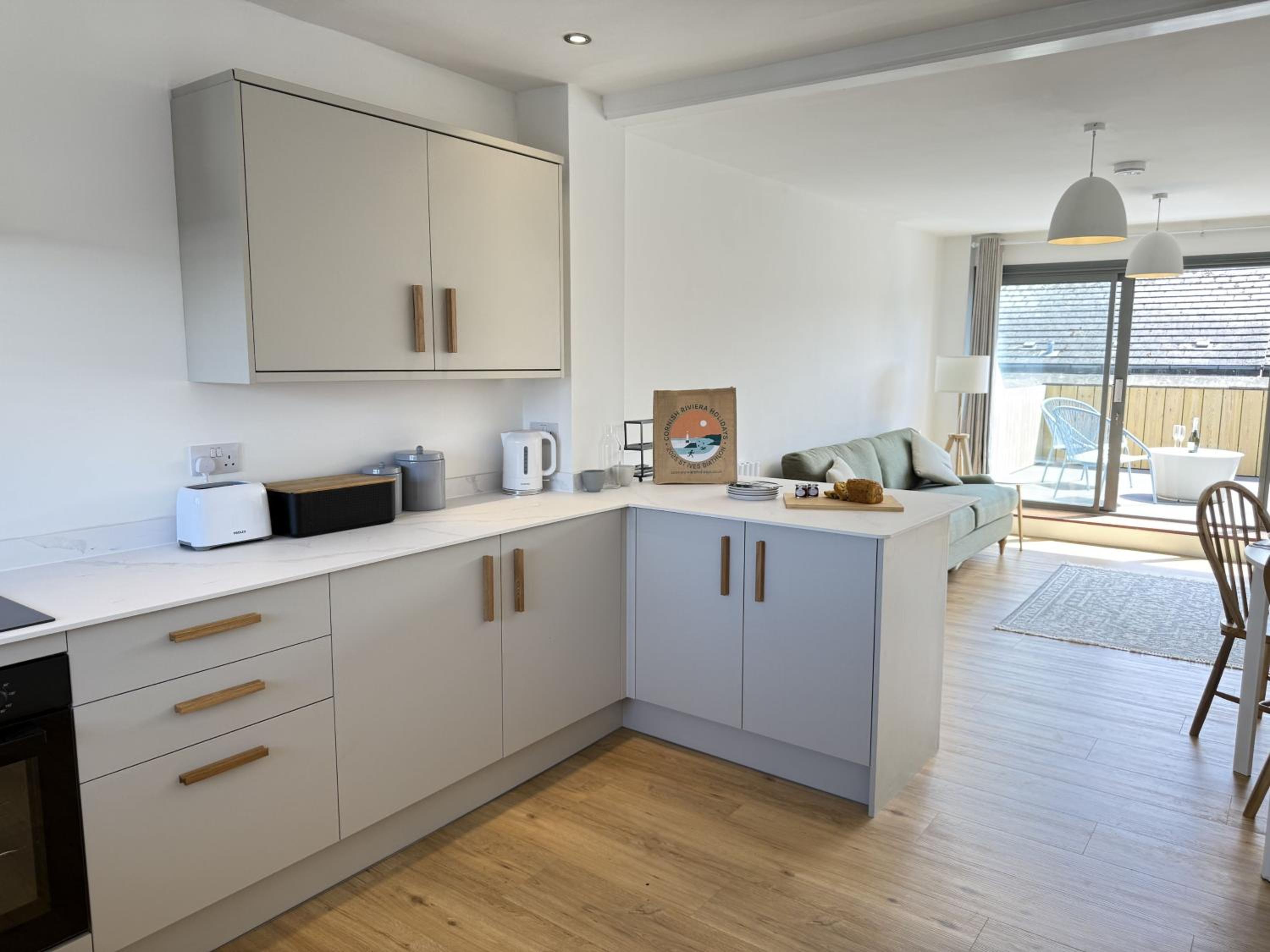 5 Ayr Court