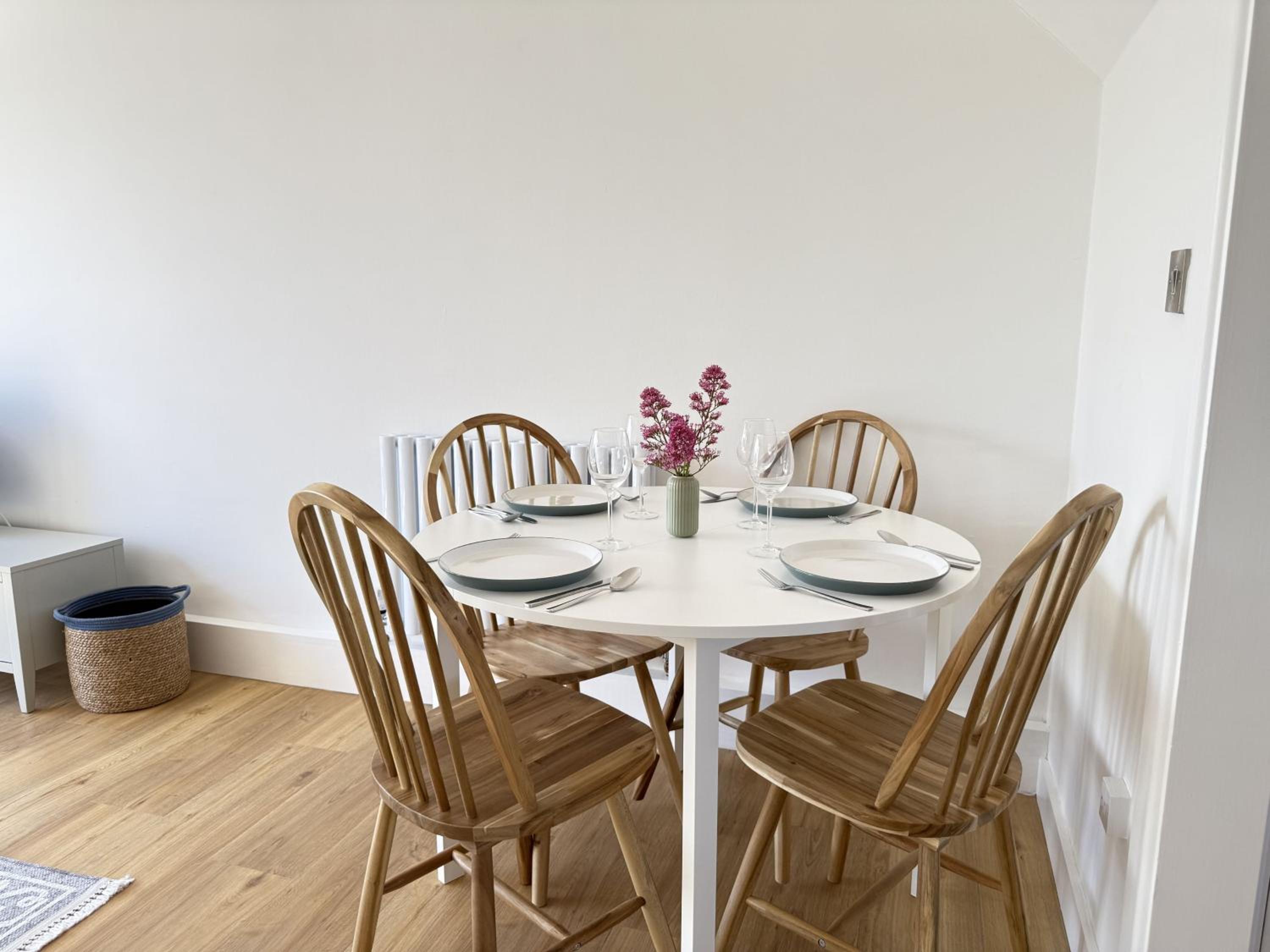 5 Ayr Court