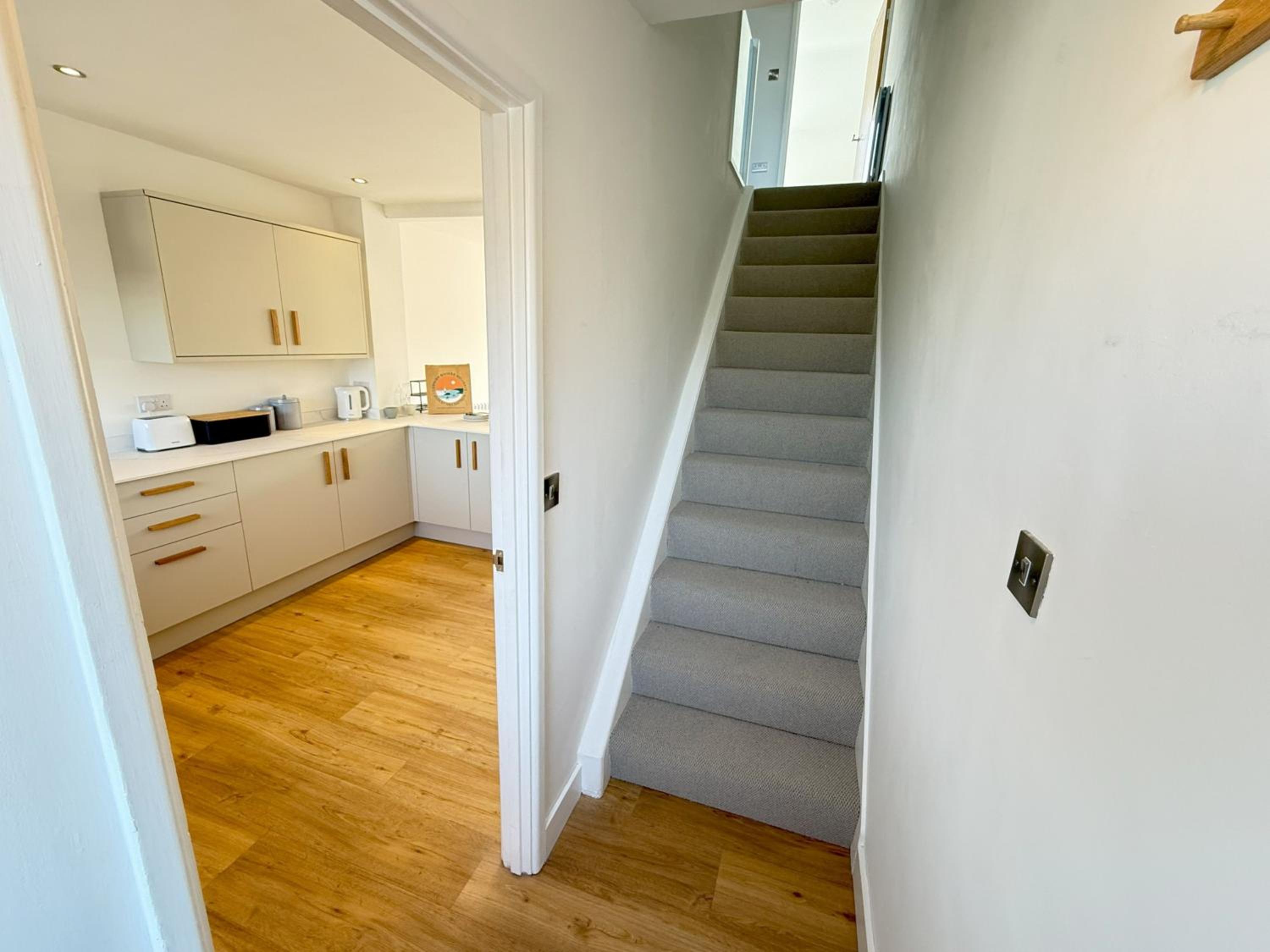 5 Ayr Court