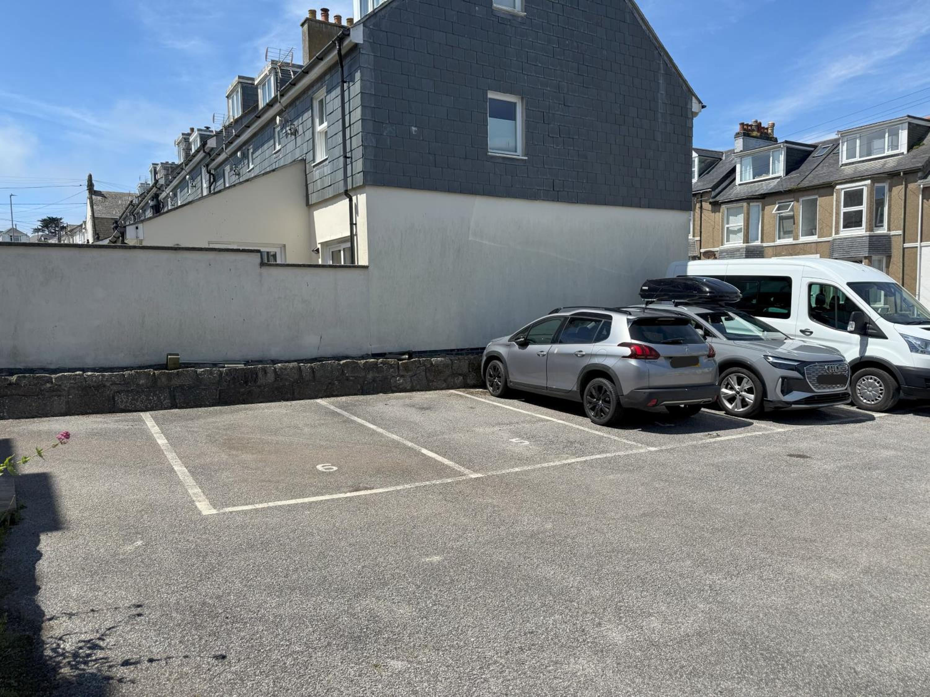 5 Ayr Court