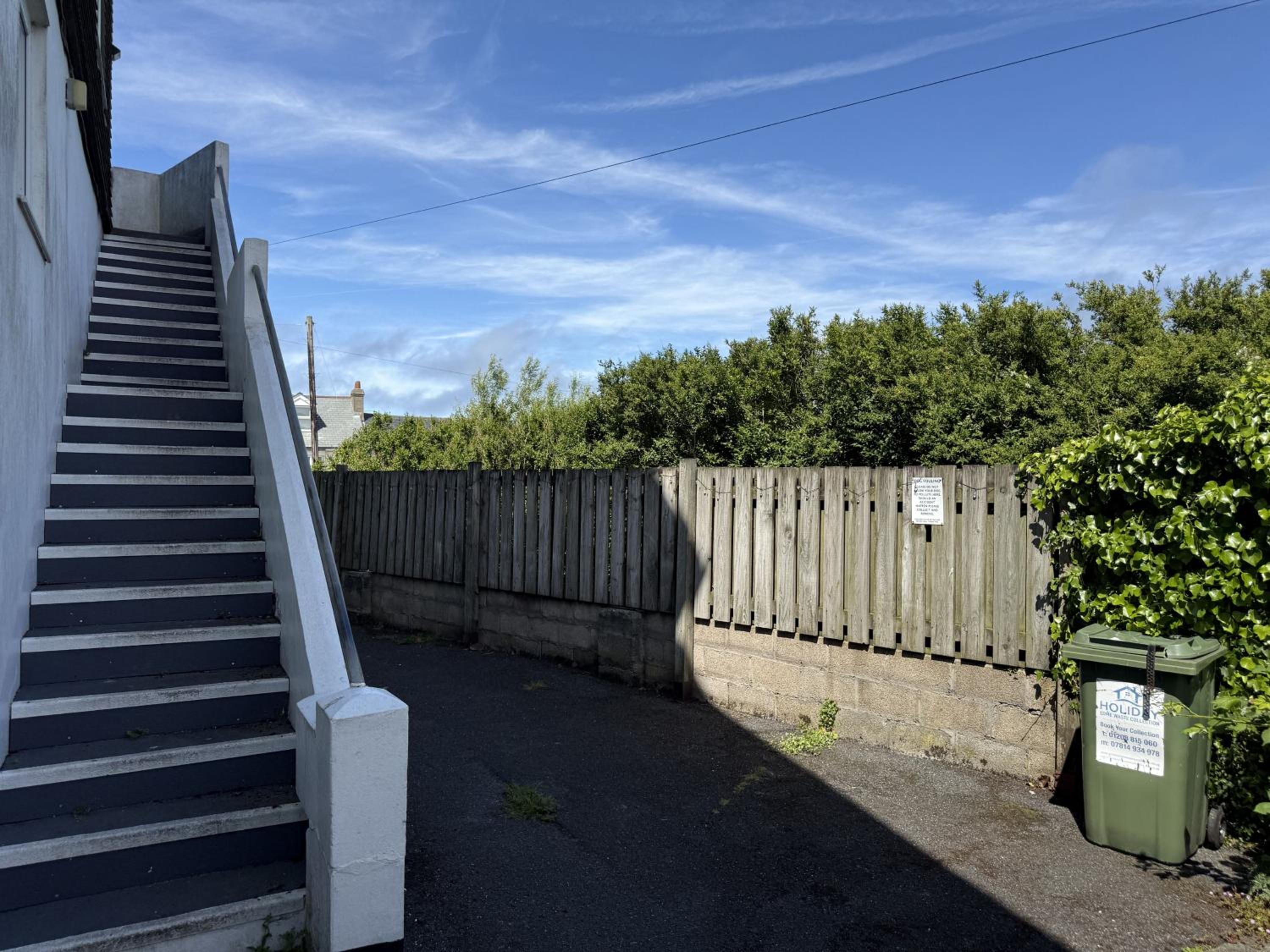 5 Ayr Court