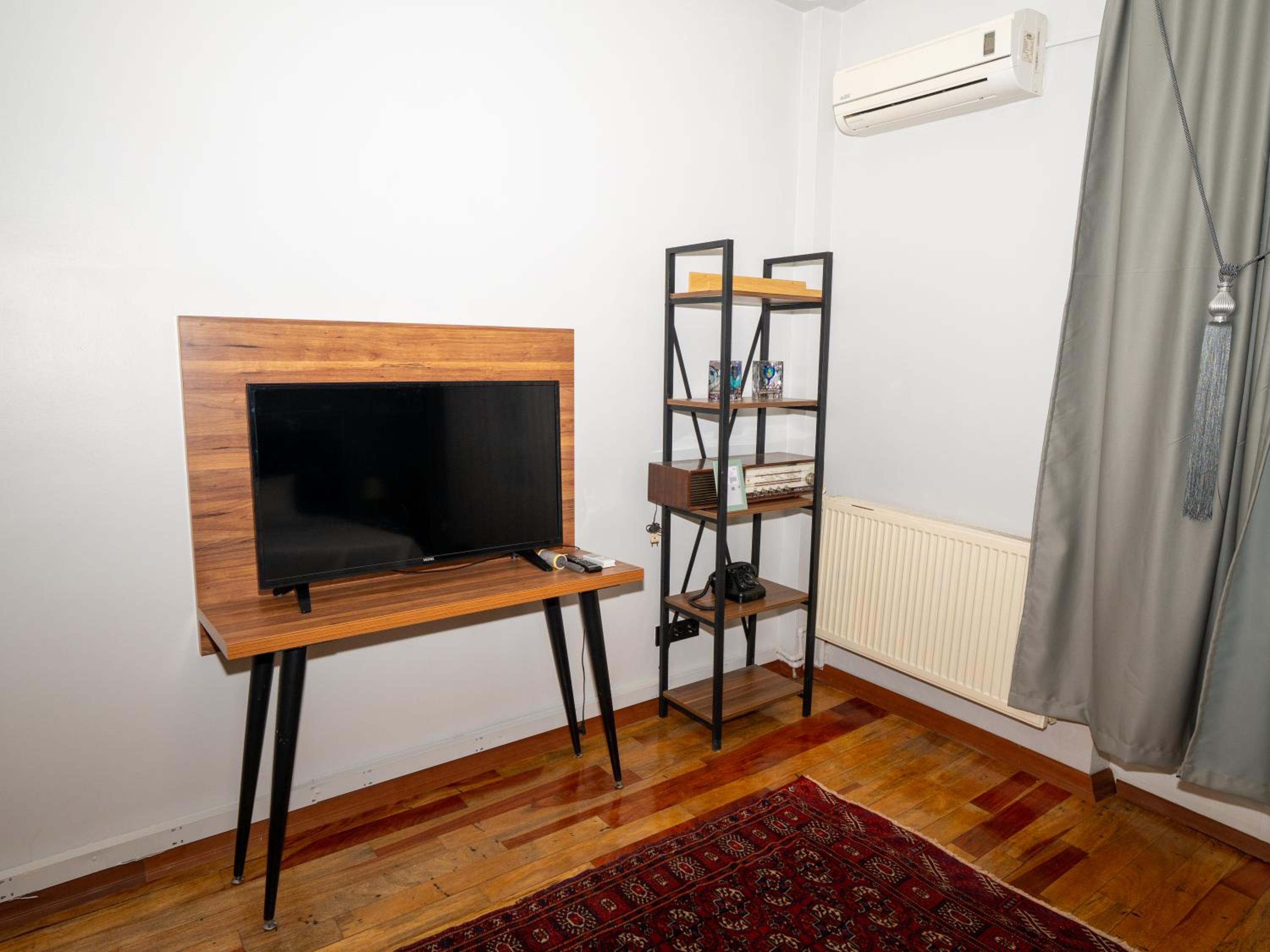 Taksim Green Flat Back