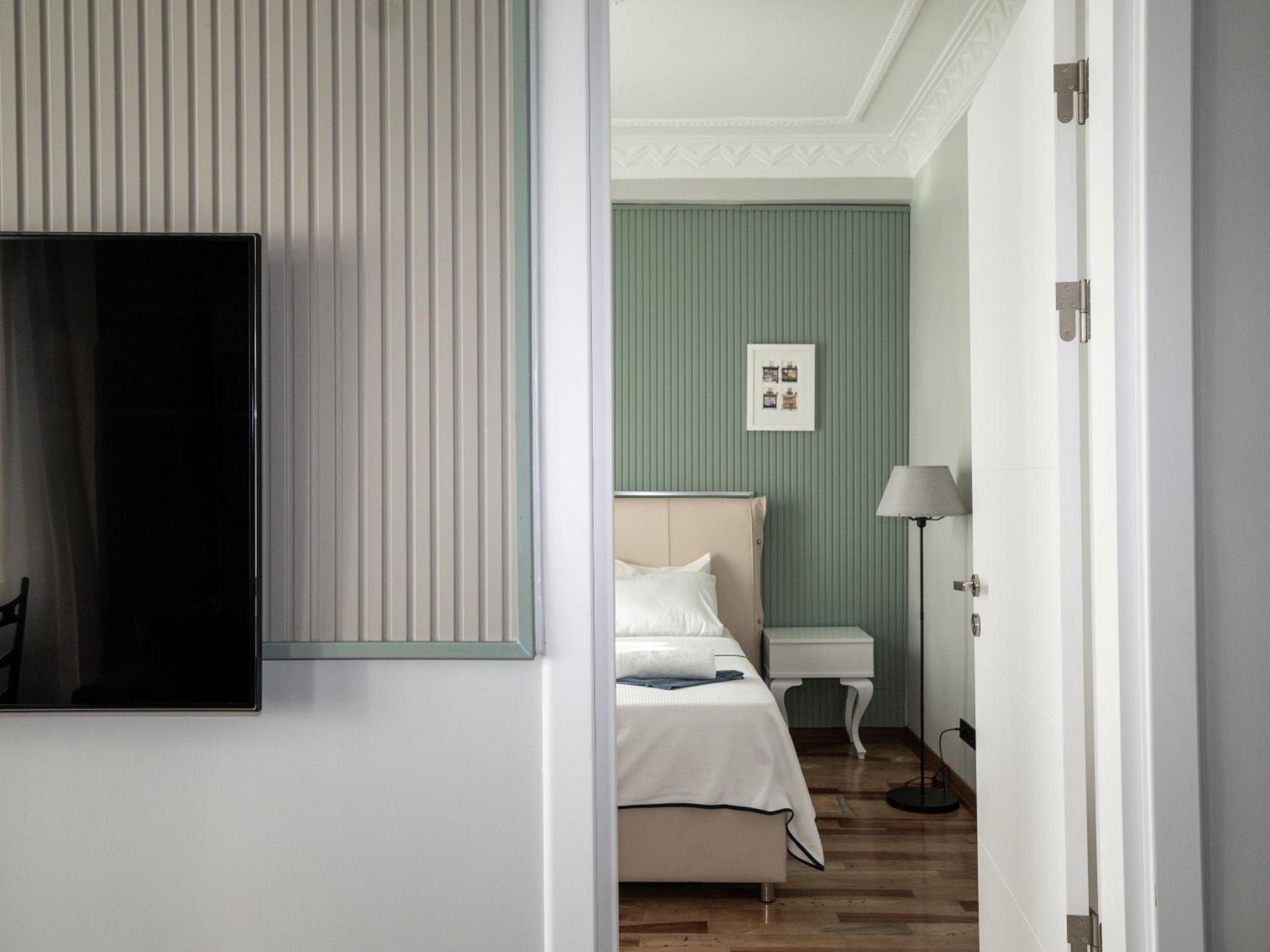 Taksim Green Flat Back