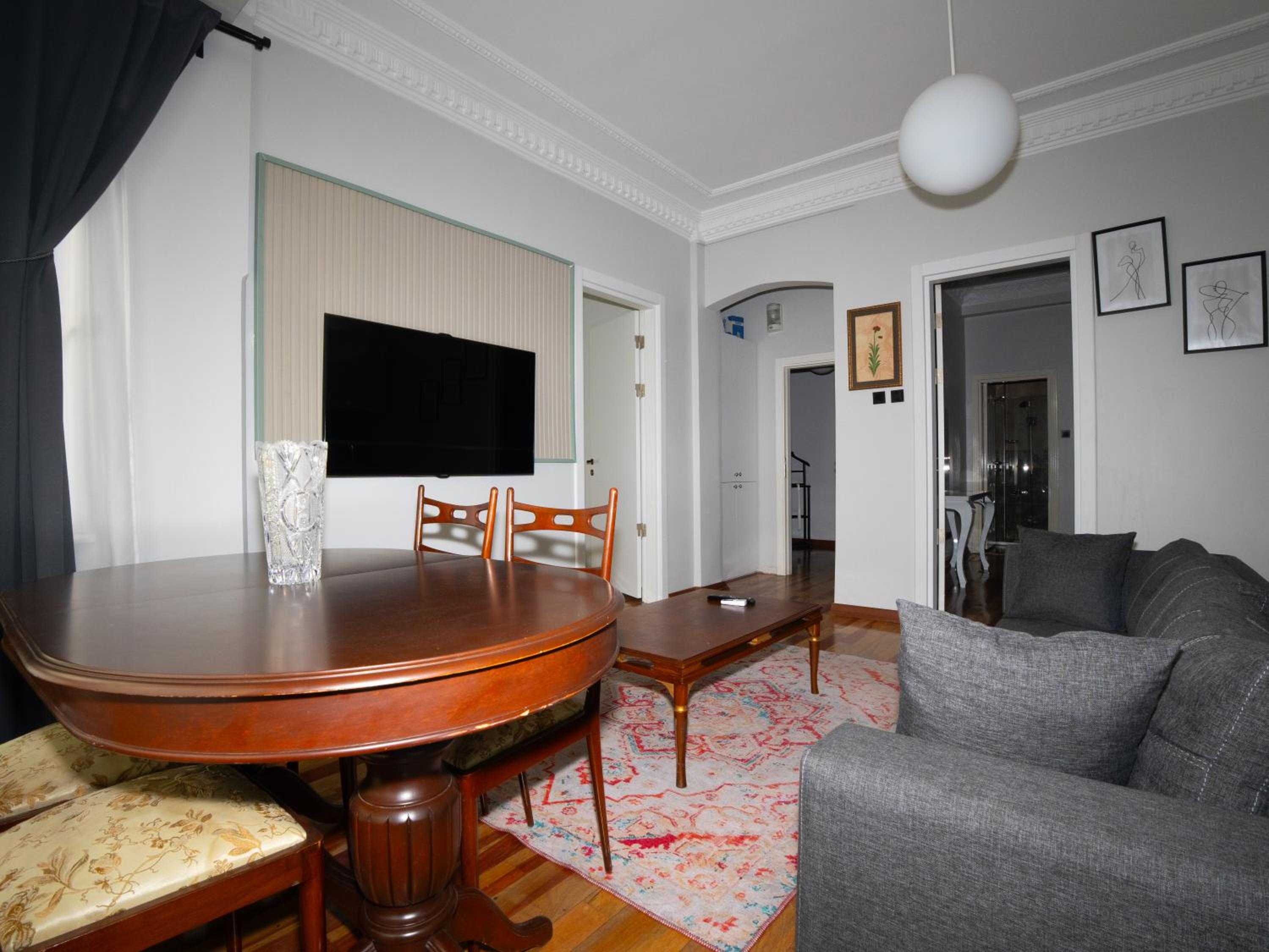 Taksim Green Flat Back