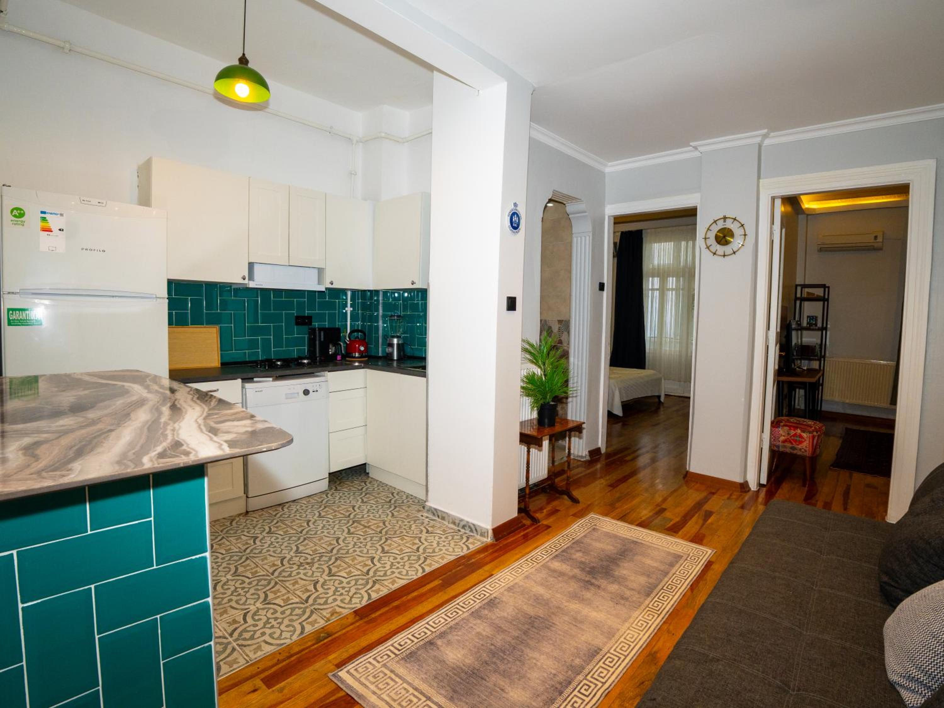 Taksim Green Flat Back