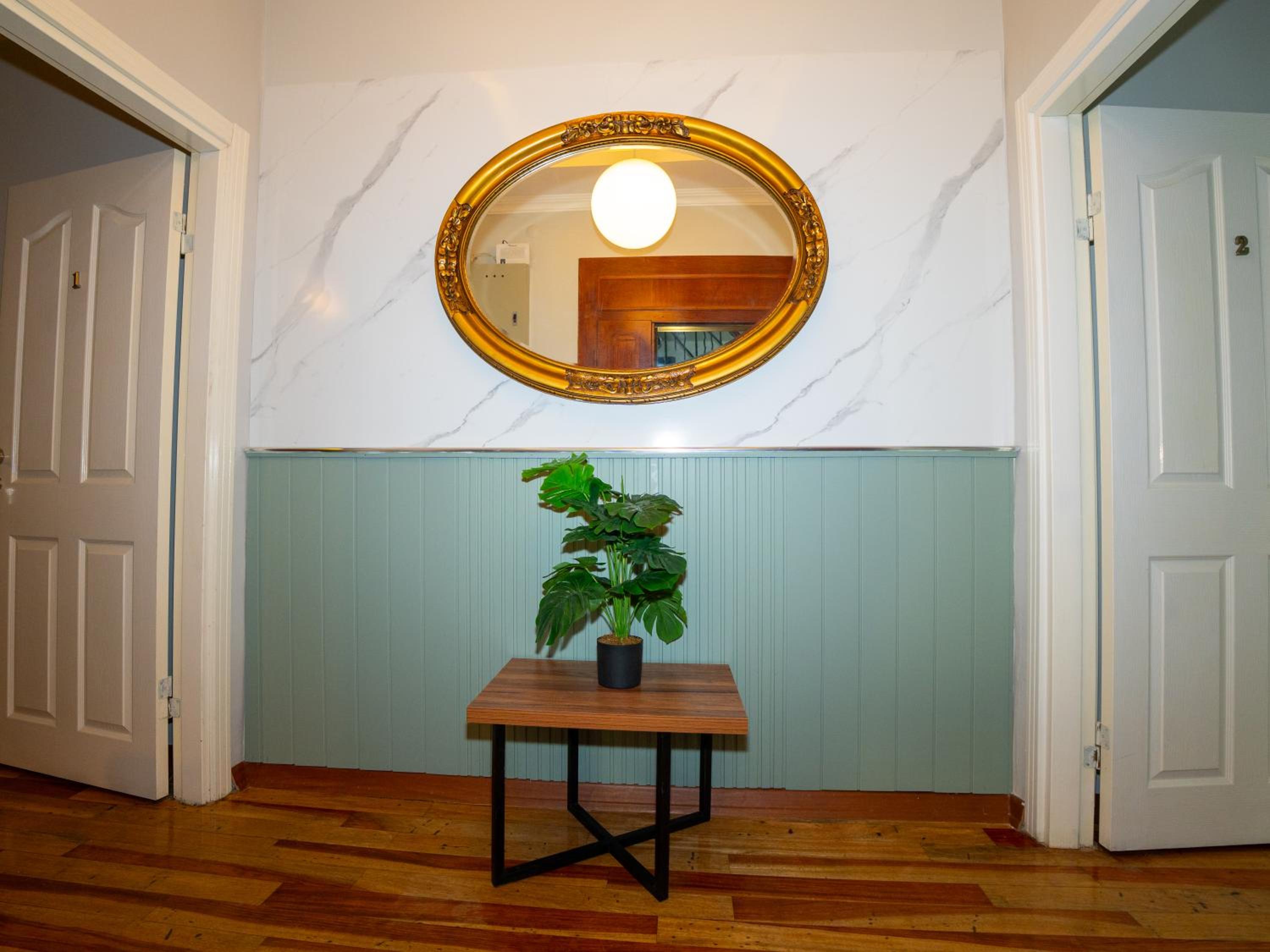 Taksim Green Flat Back