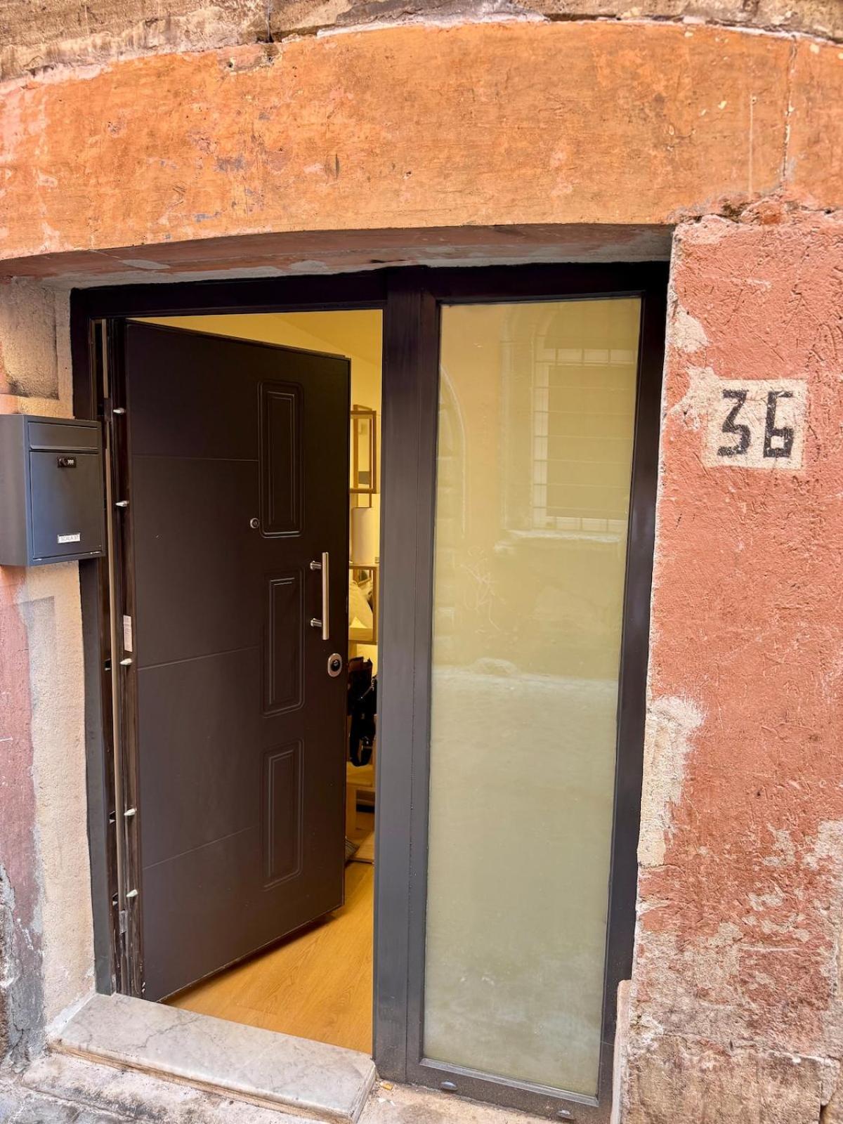Scala 36, Trastevere, Rome