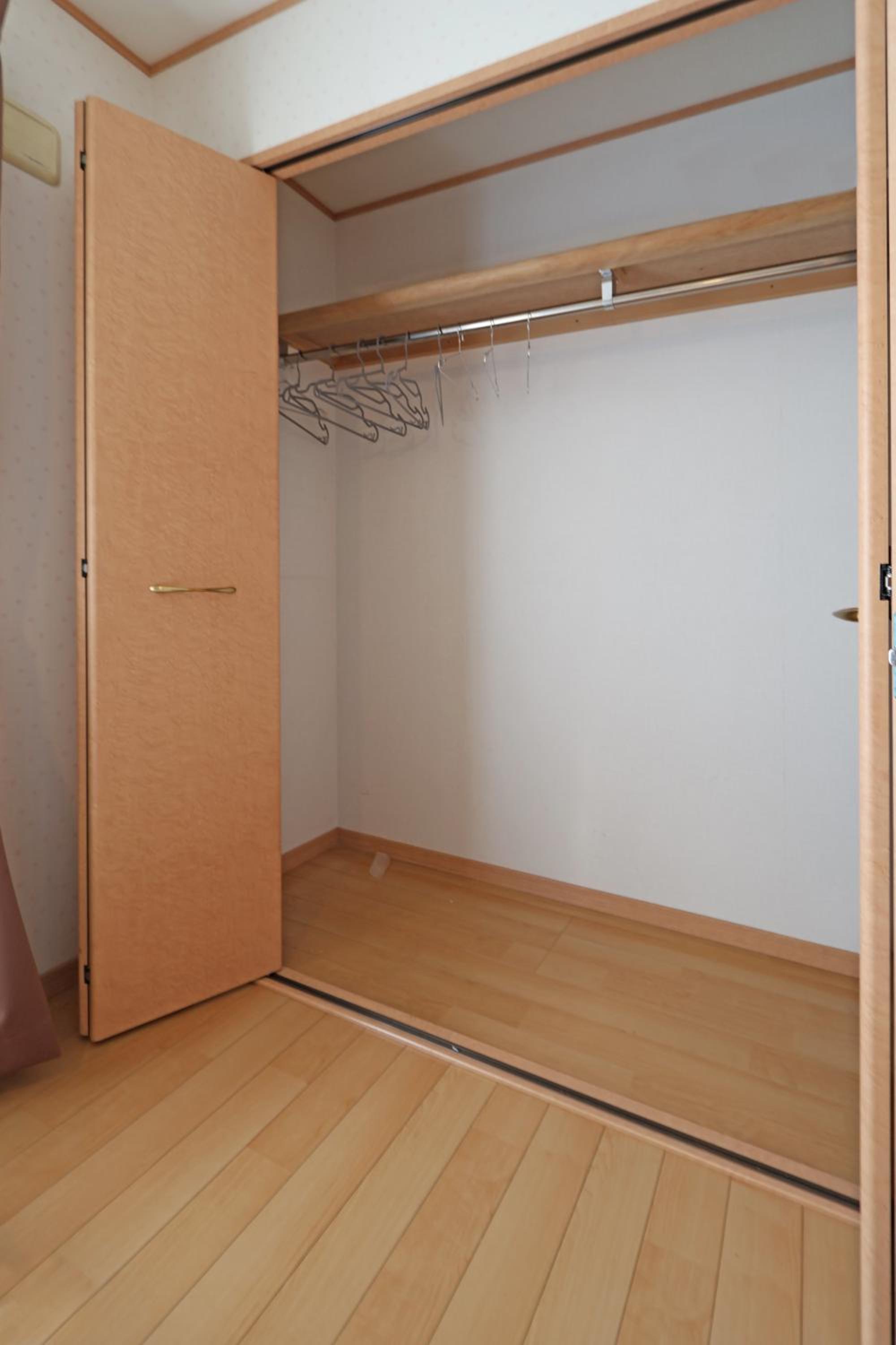 Spacious Family Home Sleeps 13 Near USJ & Osaka Station