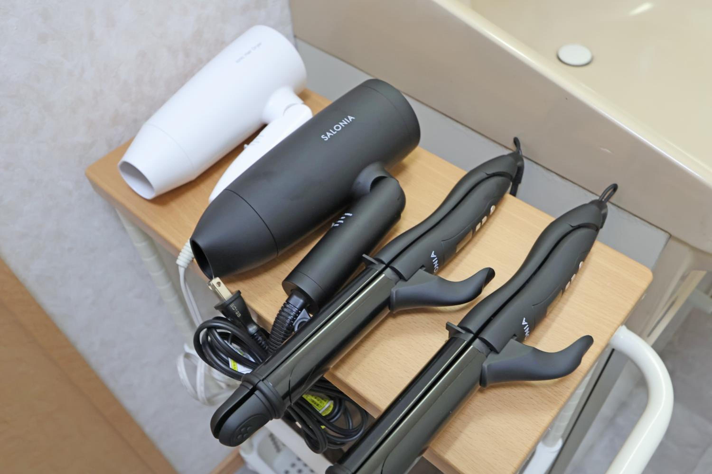 Spacious Family Home Sleeps 13 Near USJ & Osaka Station