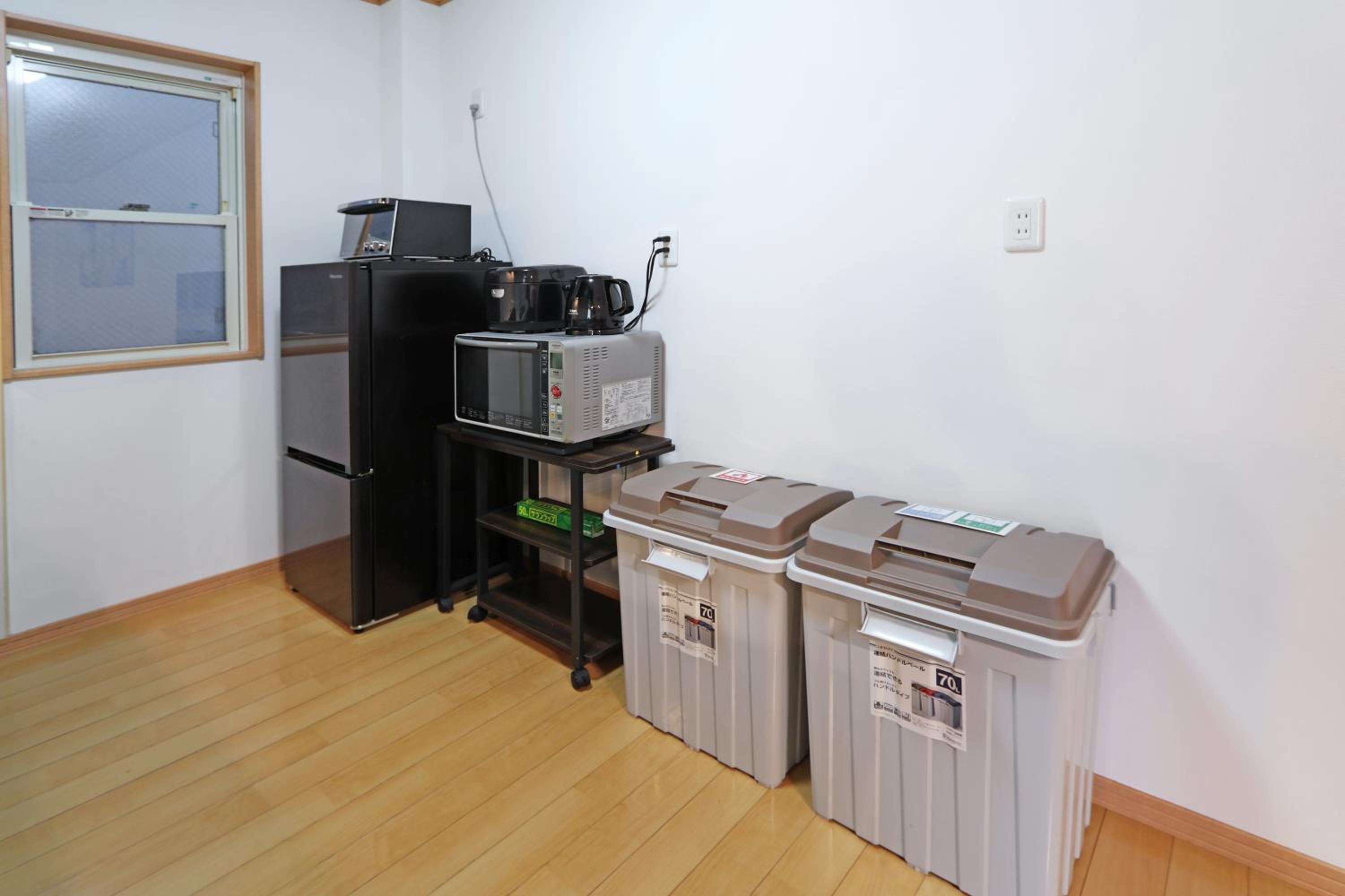 Spacious Family Home Sleeps 13 Near USJ & Osaka Station