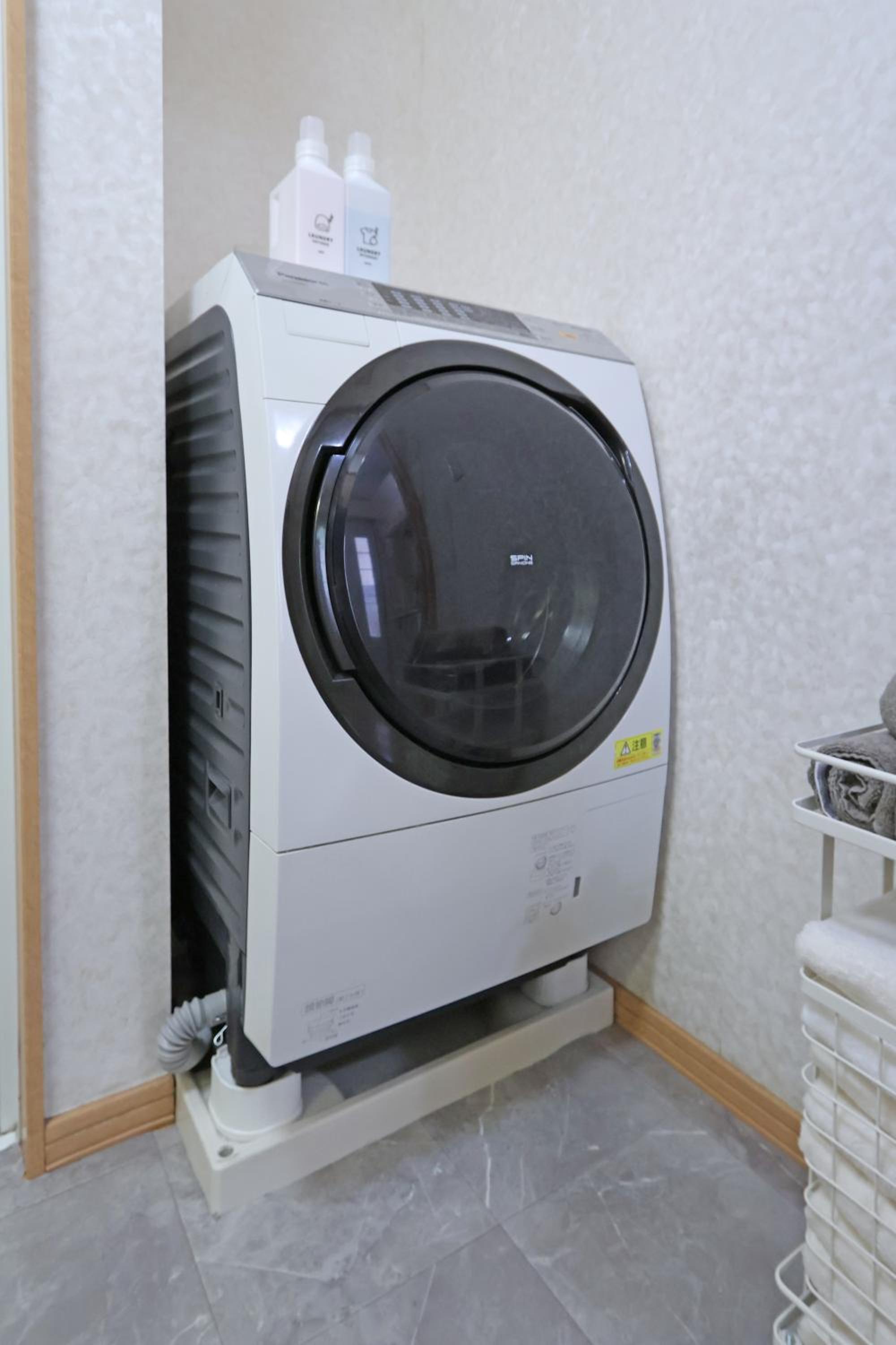 Spacious Family Home Sleeps 13 Near USJ & Osaka Station