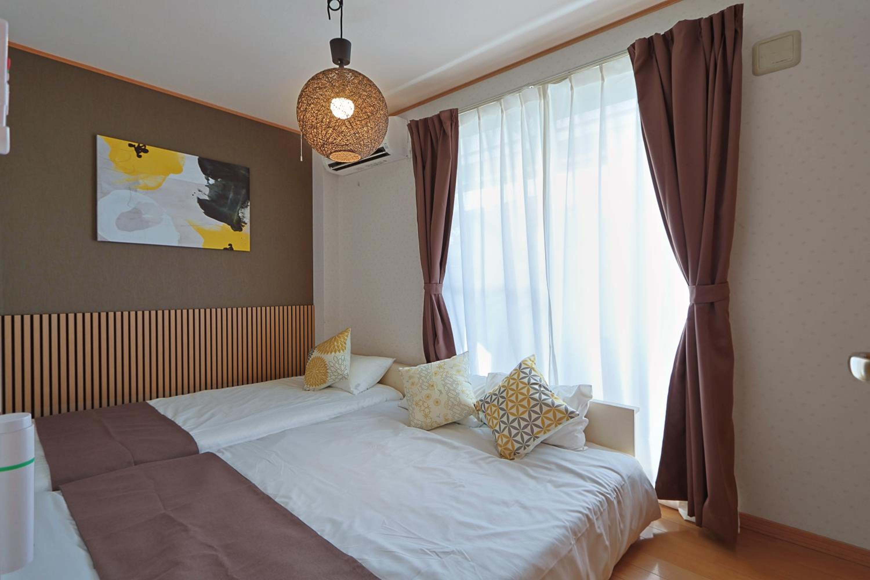 Spacious Family Home Sleeps 13 Near USJ & Osaka Station