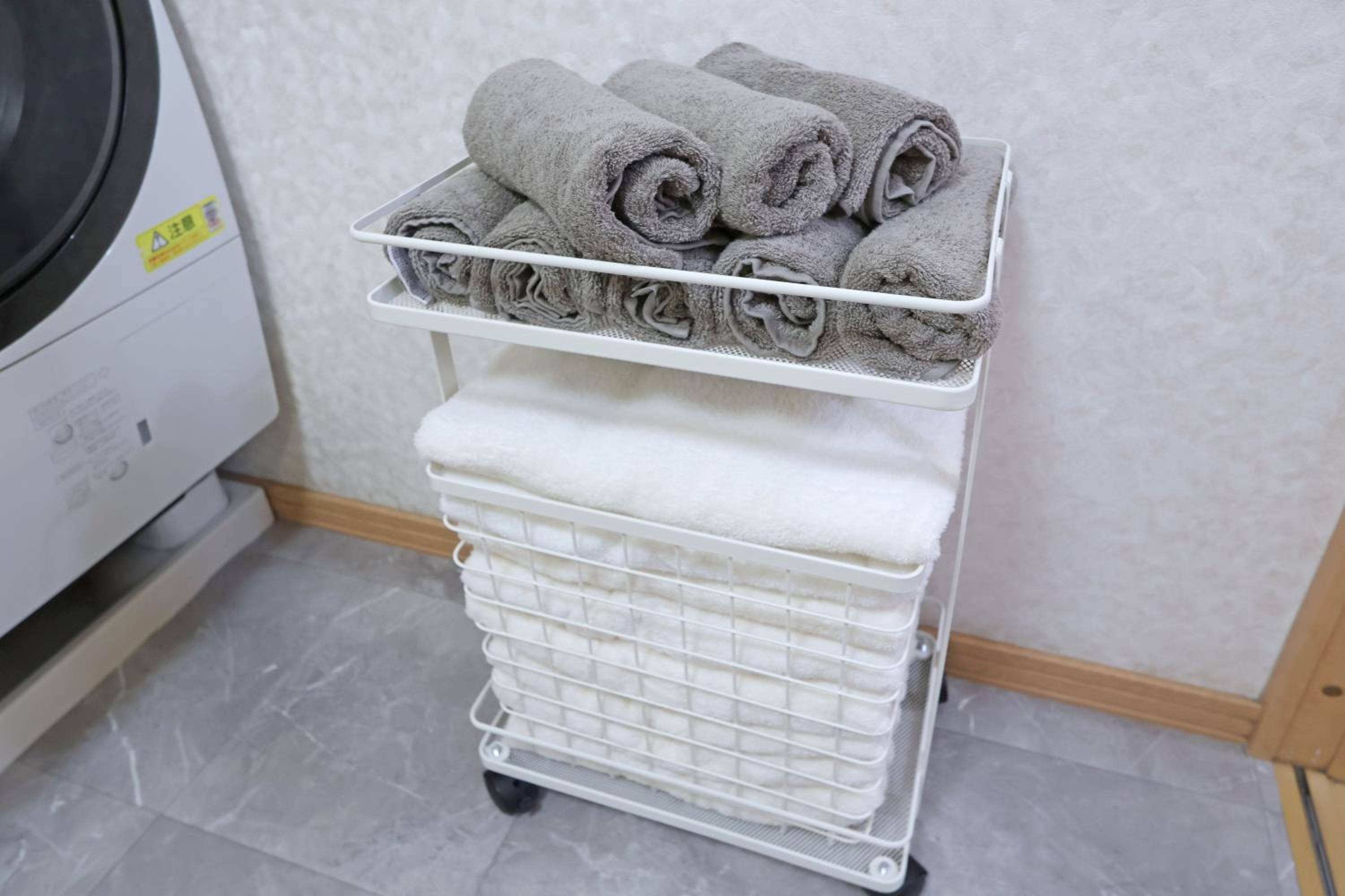 Spacious Family Home Sleeps 13 Near USJ & Osaka Station