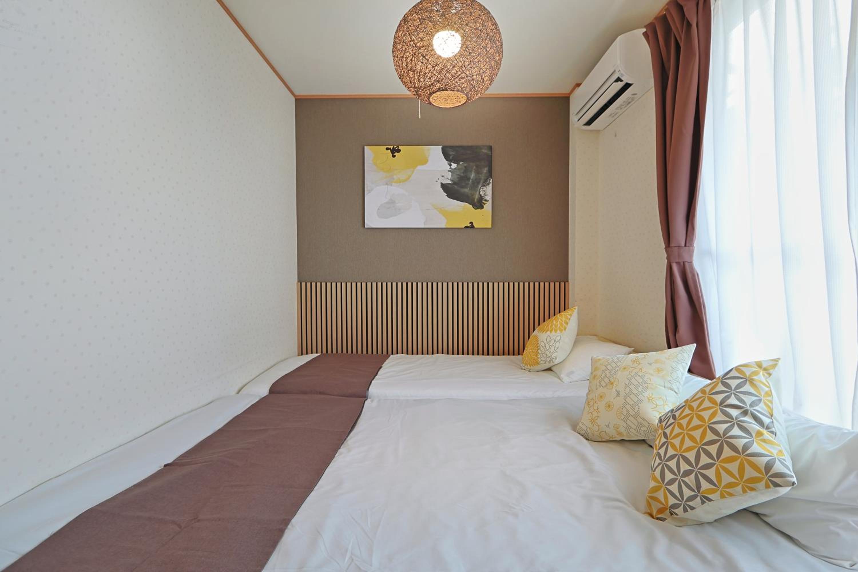 Spacious Family Home Sleeps 13 Near USJ & Osaka Station