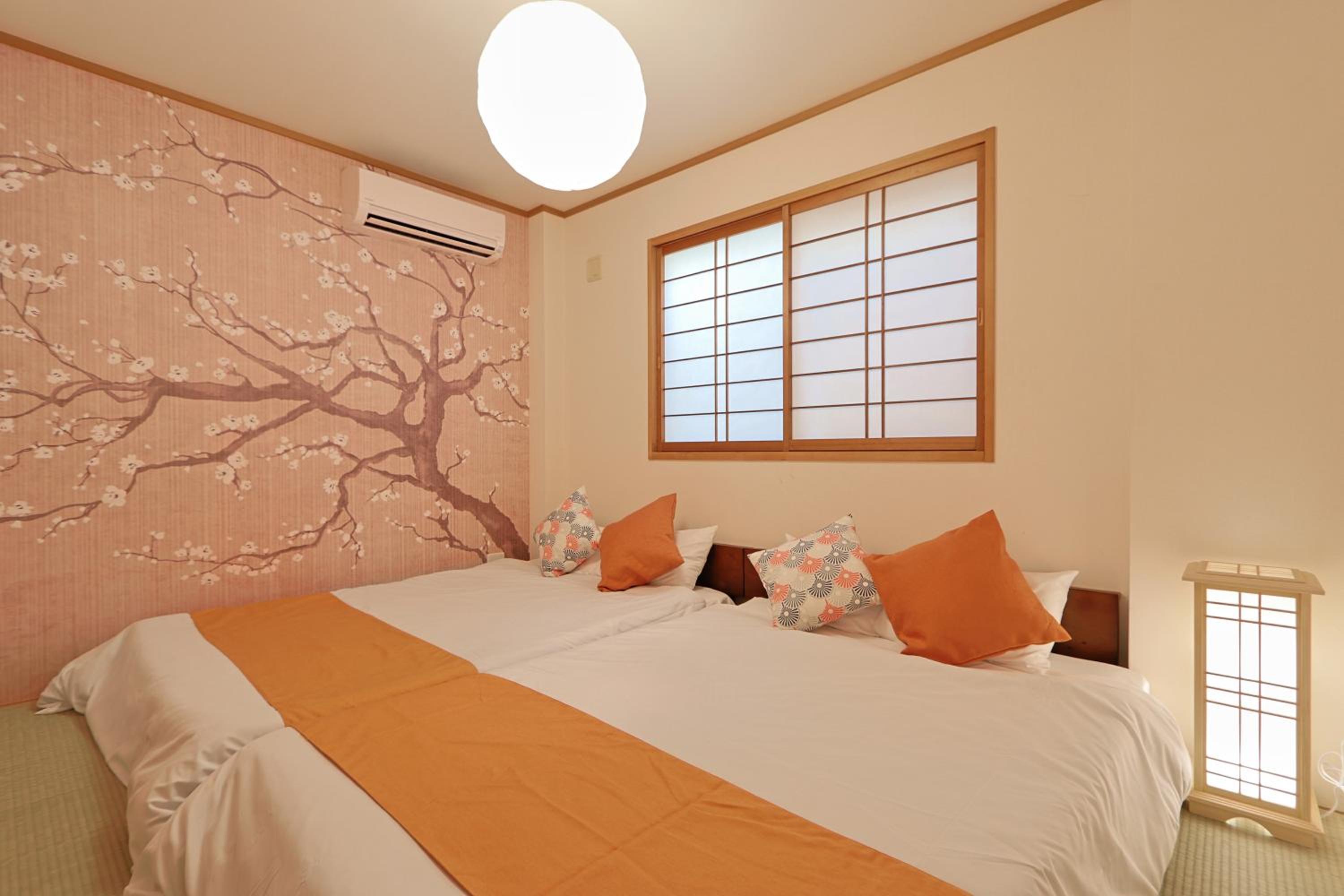 Spacious Family Home Sleeps 13 Near USJ & Osaka Station