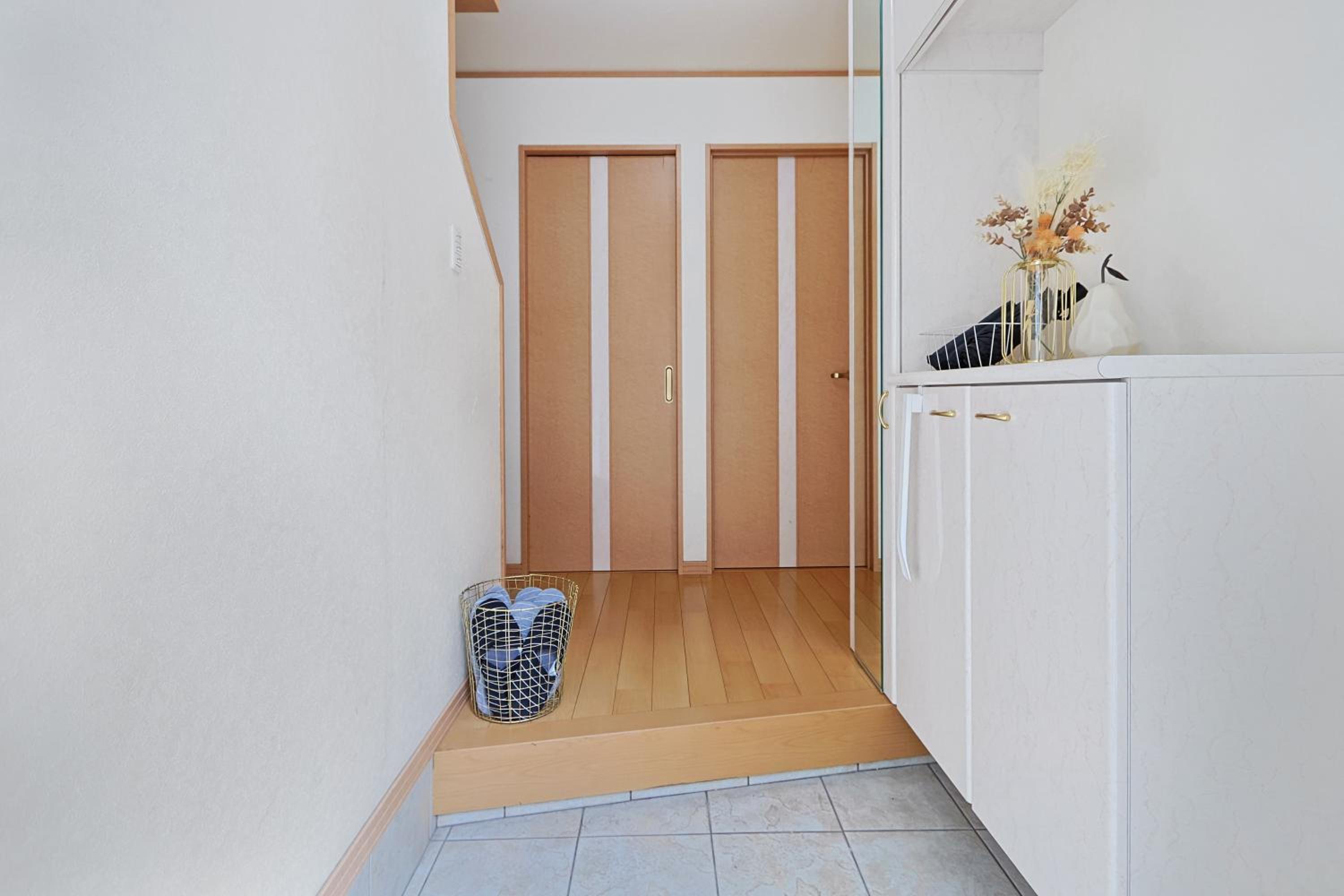 Spacious Family Home Sleeps 13 Near USJ & Osaka Station