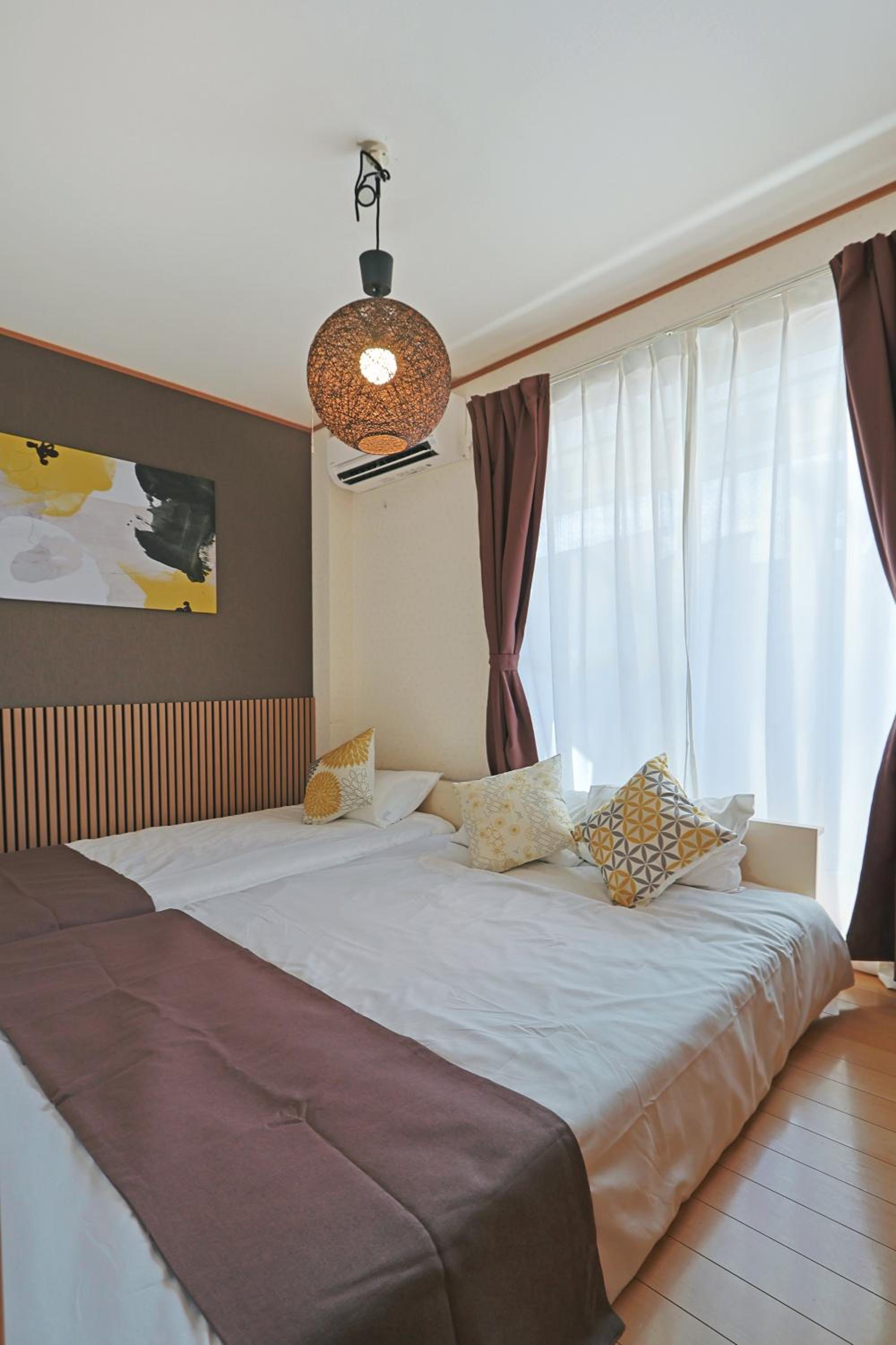Spacious Family Home Sleeps 13 Near USJ & Osaka Station
