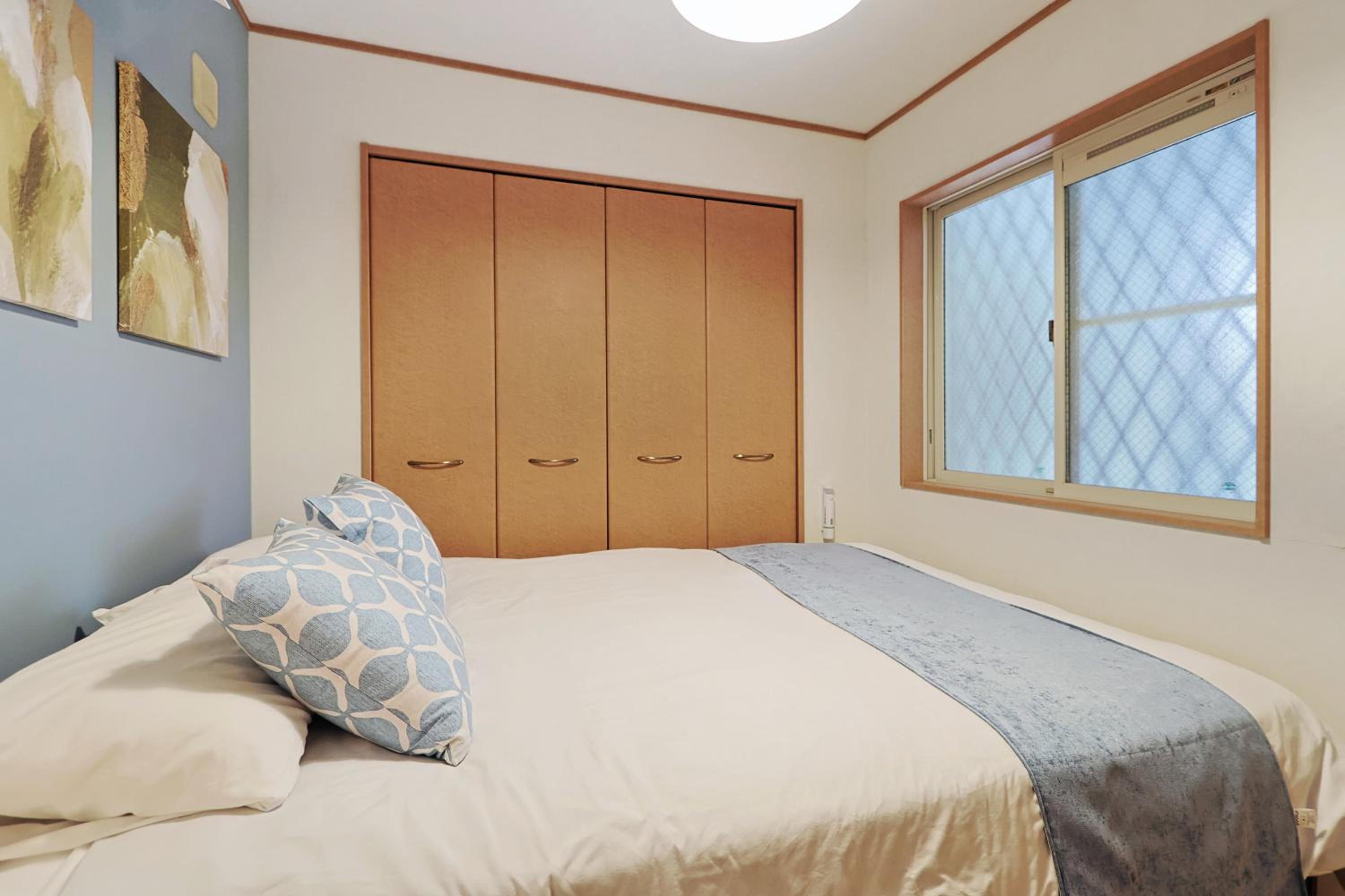 Spacious Family Home Sleeps 13 Near USJ & Osaka Station