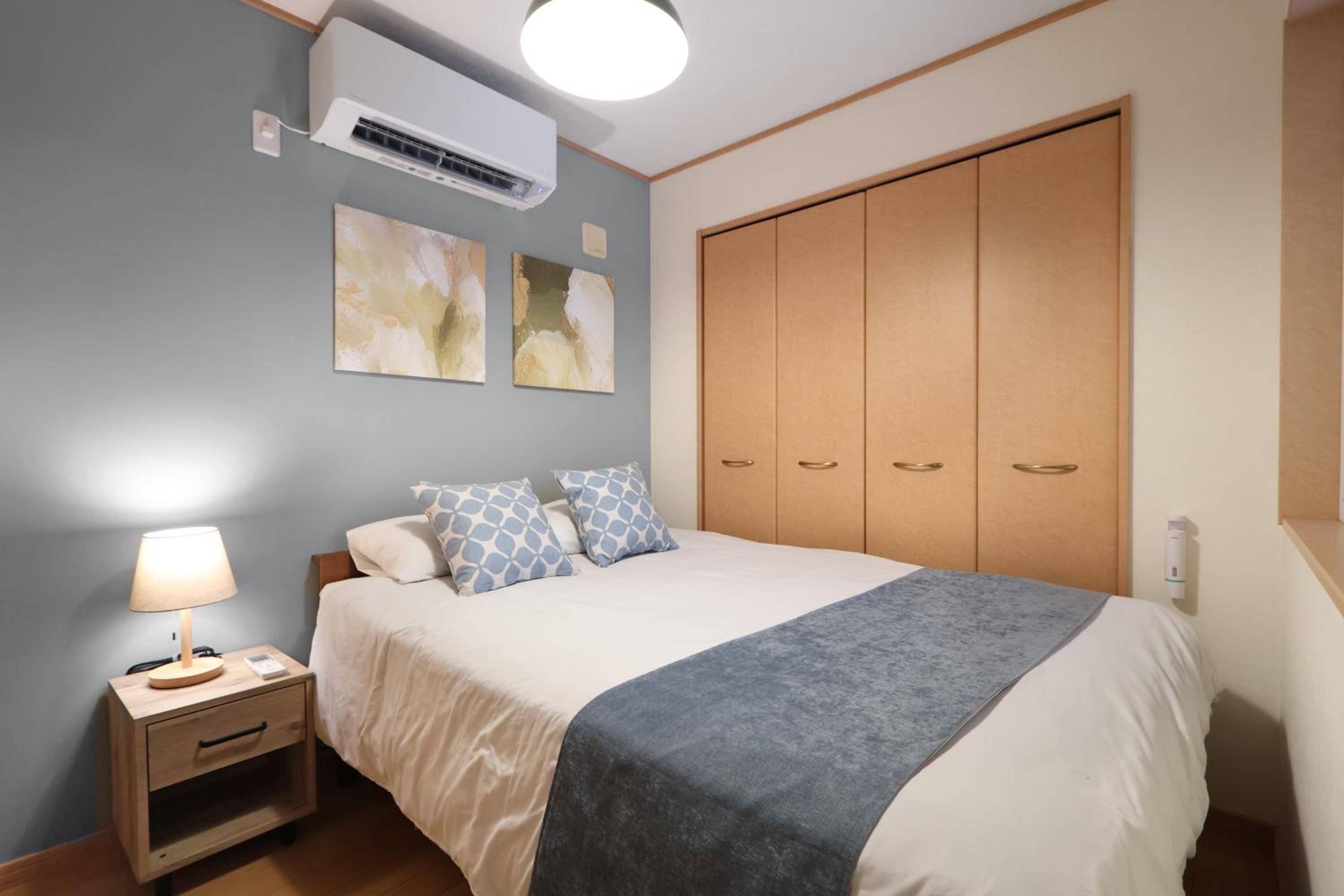 Spacious Family Home Sleeps 13 Near USJ & Osaka Station