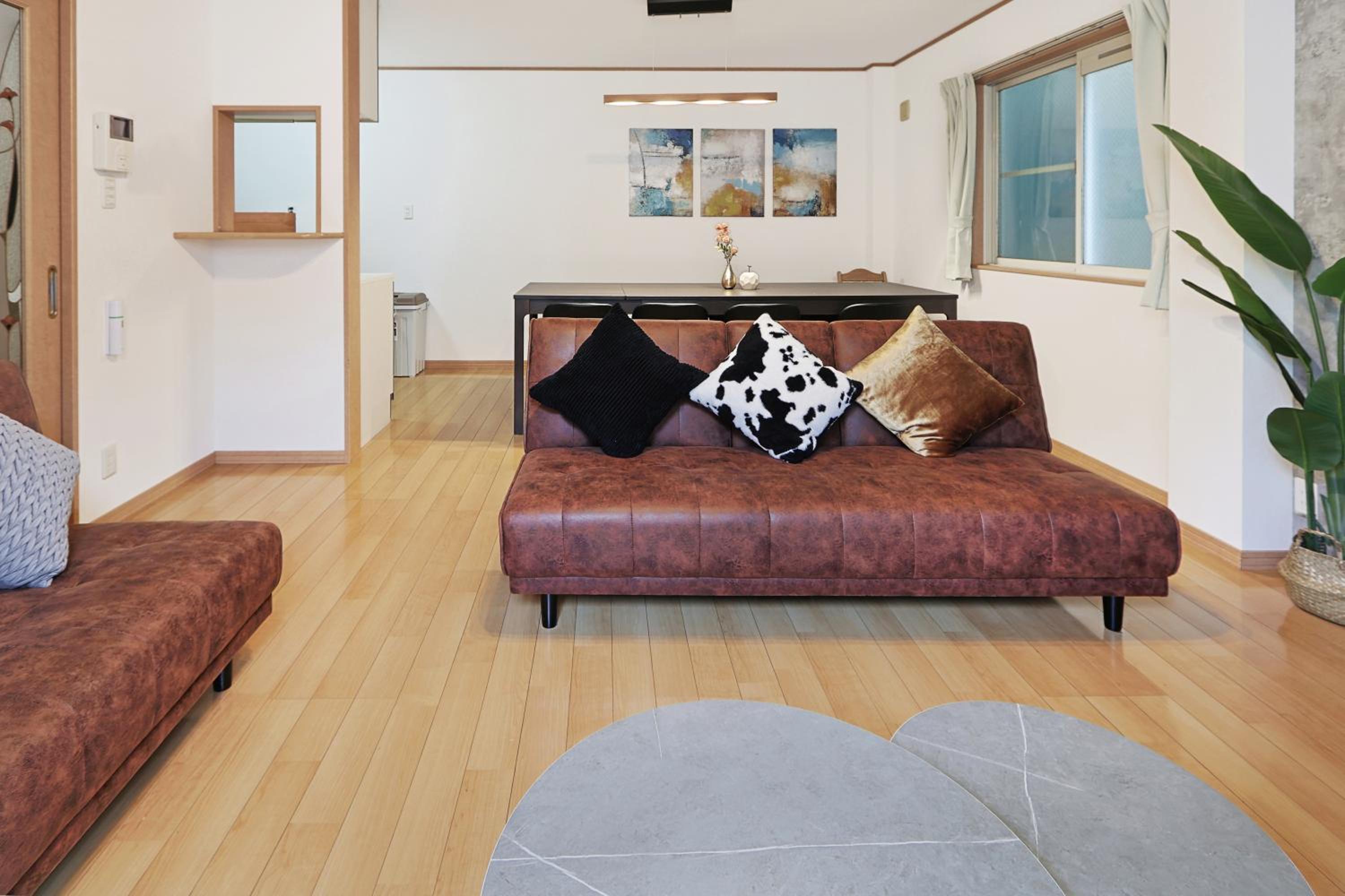 Spacious Family Home Sleeps 13 Near USJ & Osaka Station