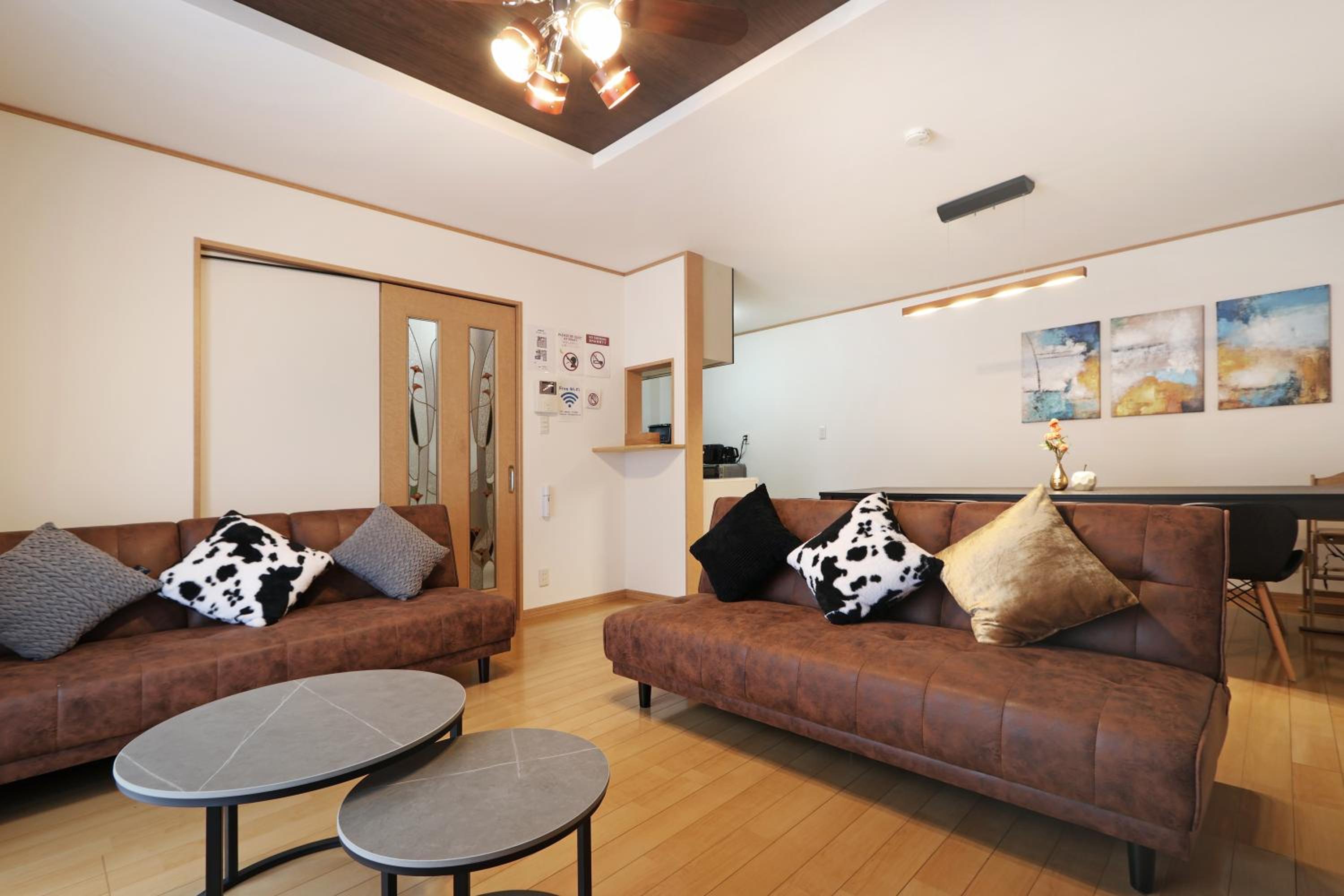 Spacious Family Home Sleeps 13 Near USJ & Osaka Station