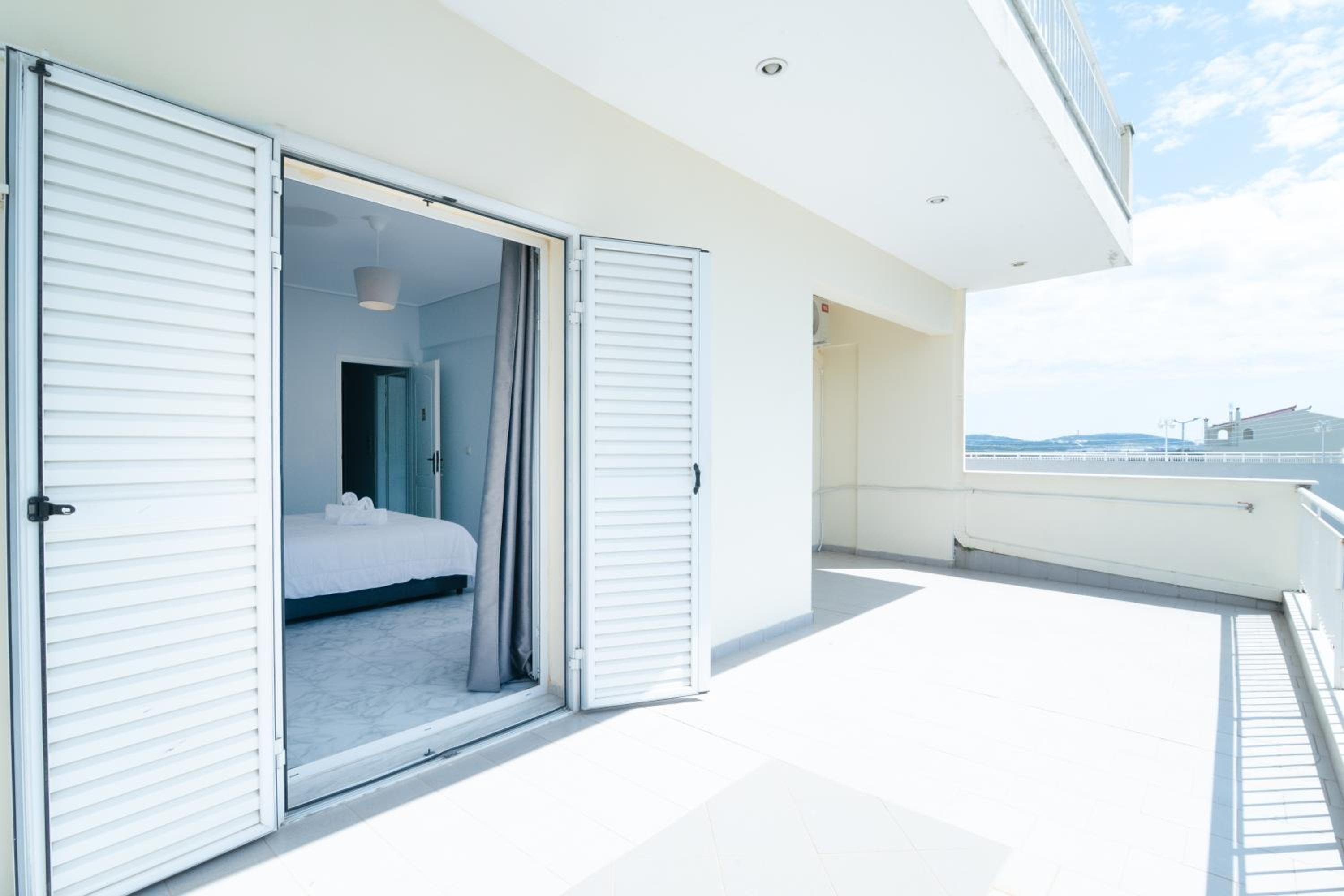 Roof Top Apartment By Athens Airport