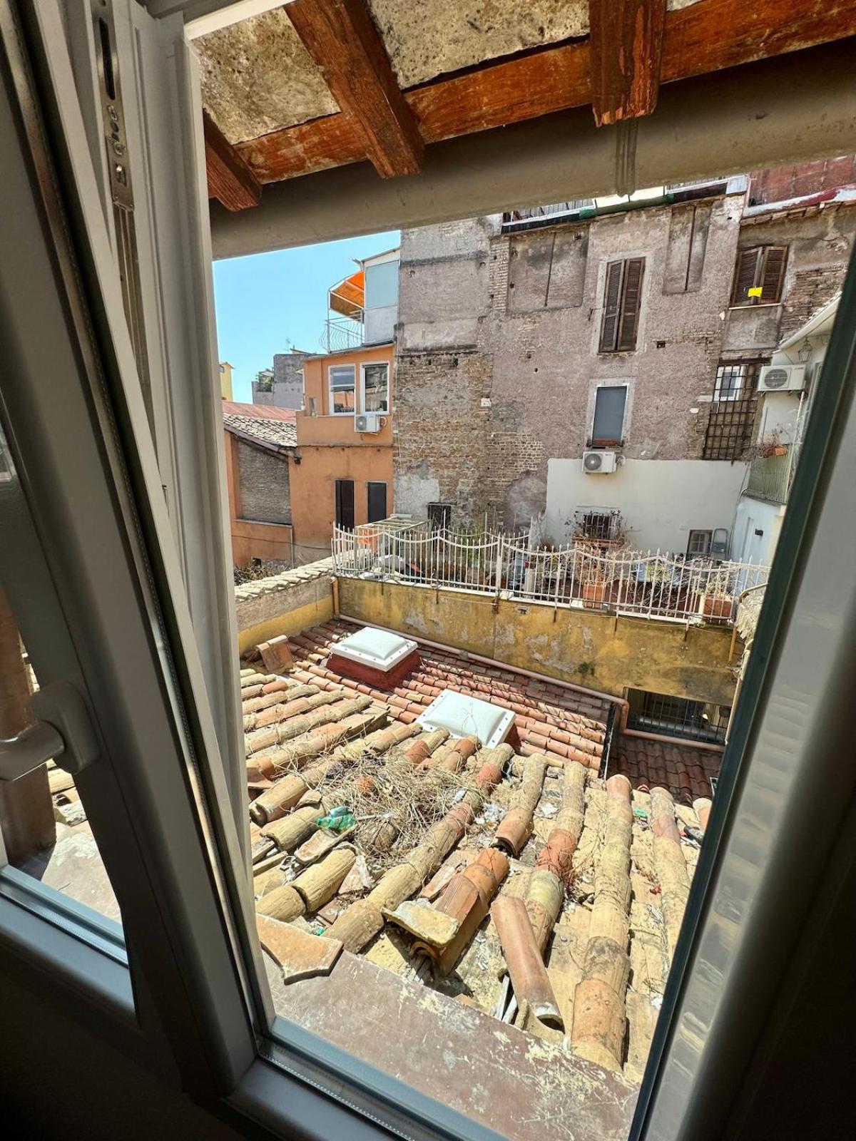 Scala 37 interno 1, Trastevere, Rome