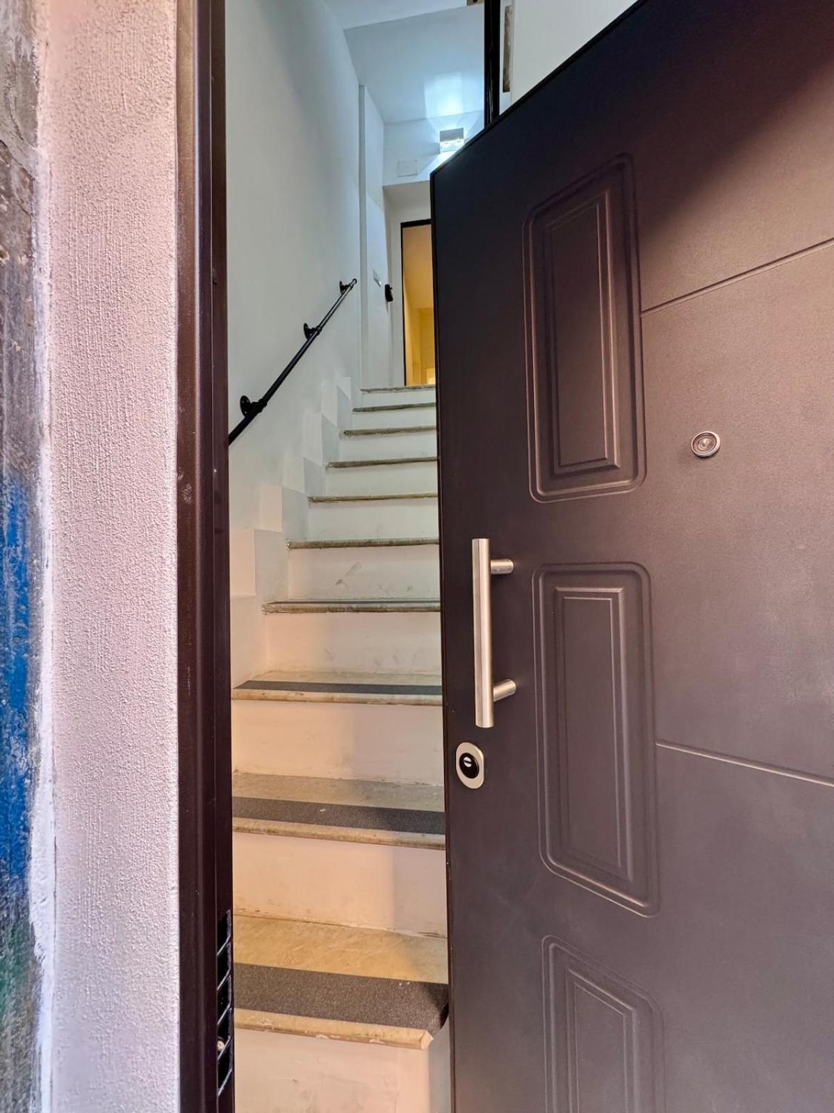 Scala 37 interno 1, Trastevere, Rome