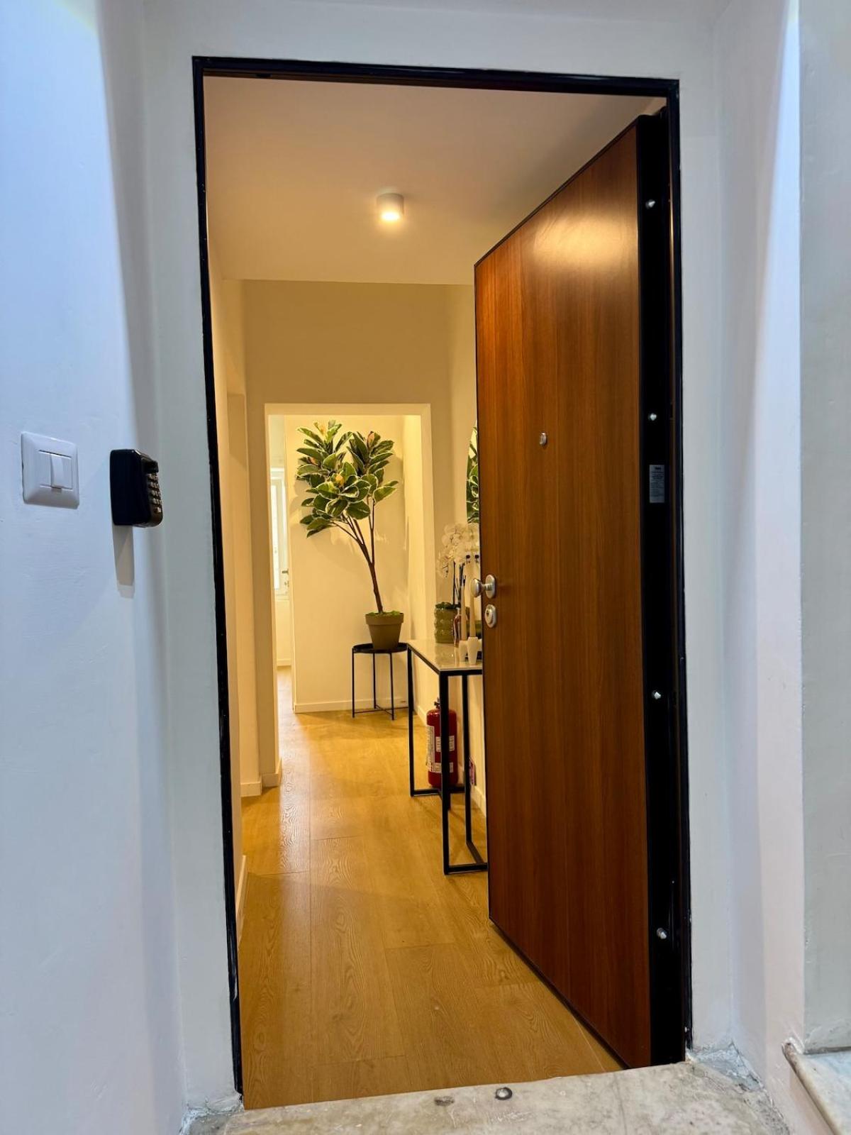Scala 37 interno 1, Trastevere, Rome