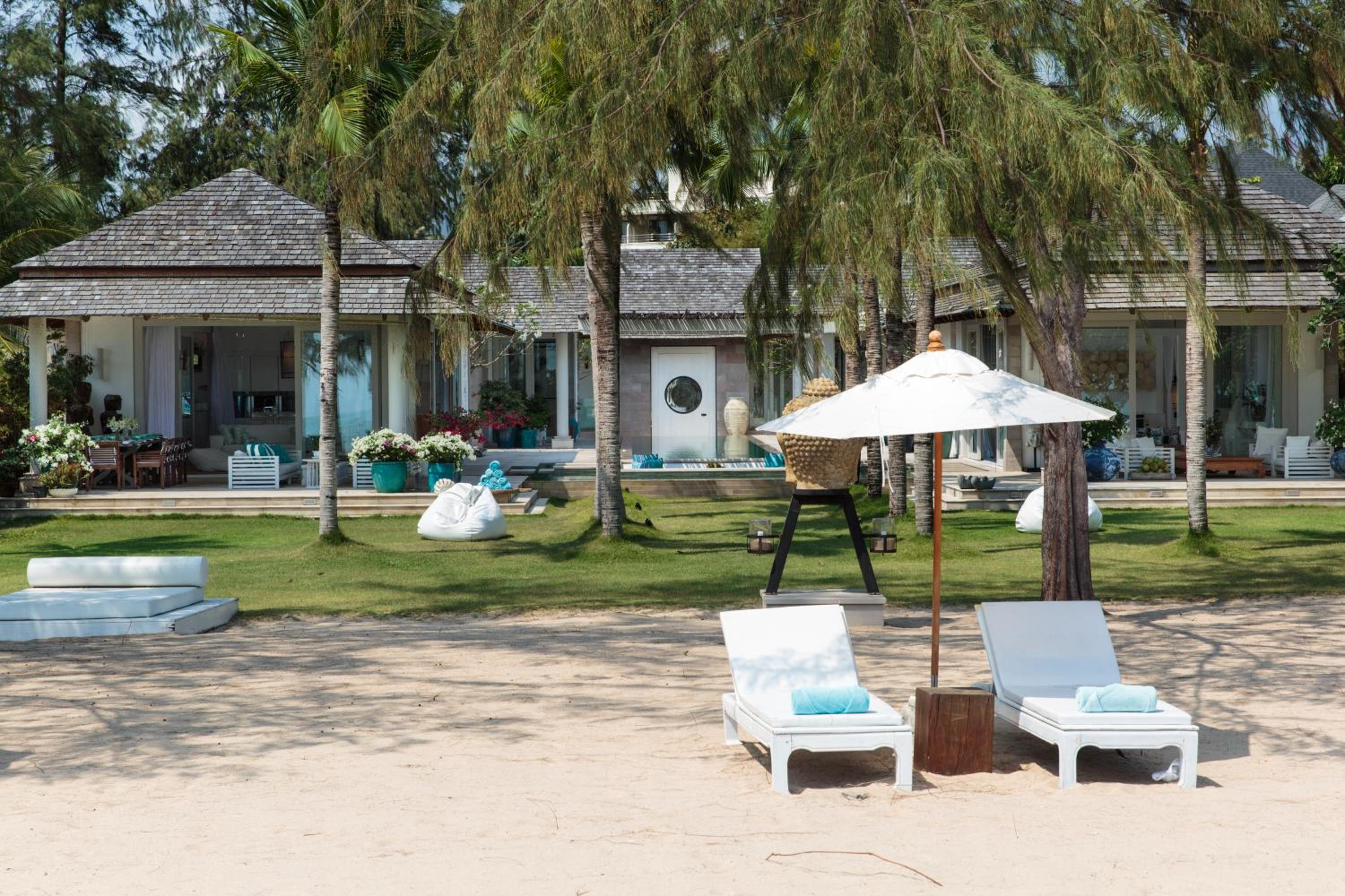 Mia Beach, beach villa and events