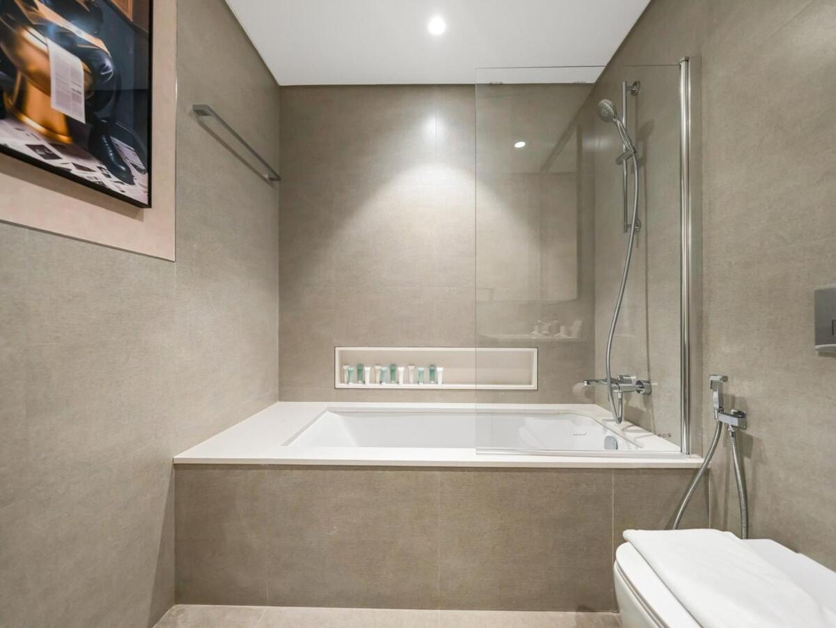 51st Floor Sea and Skyline Views LUXE 1BR