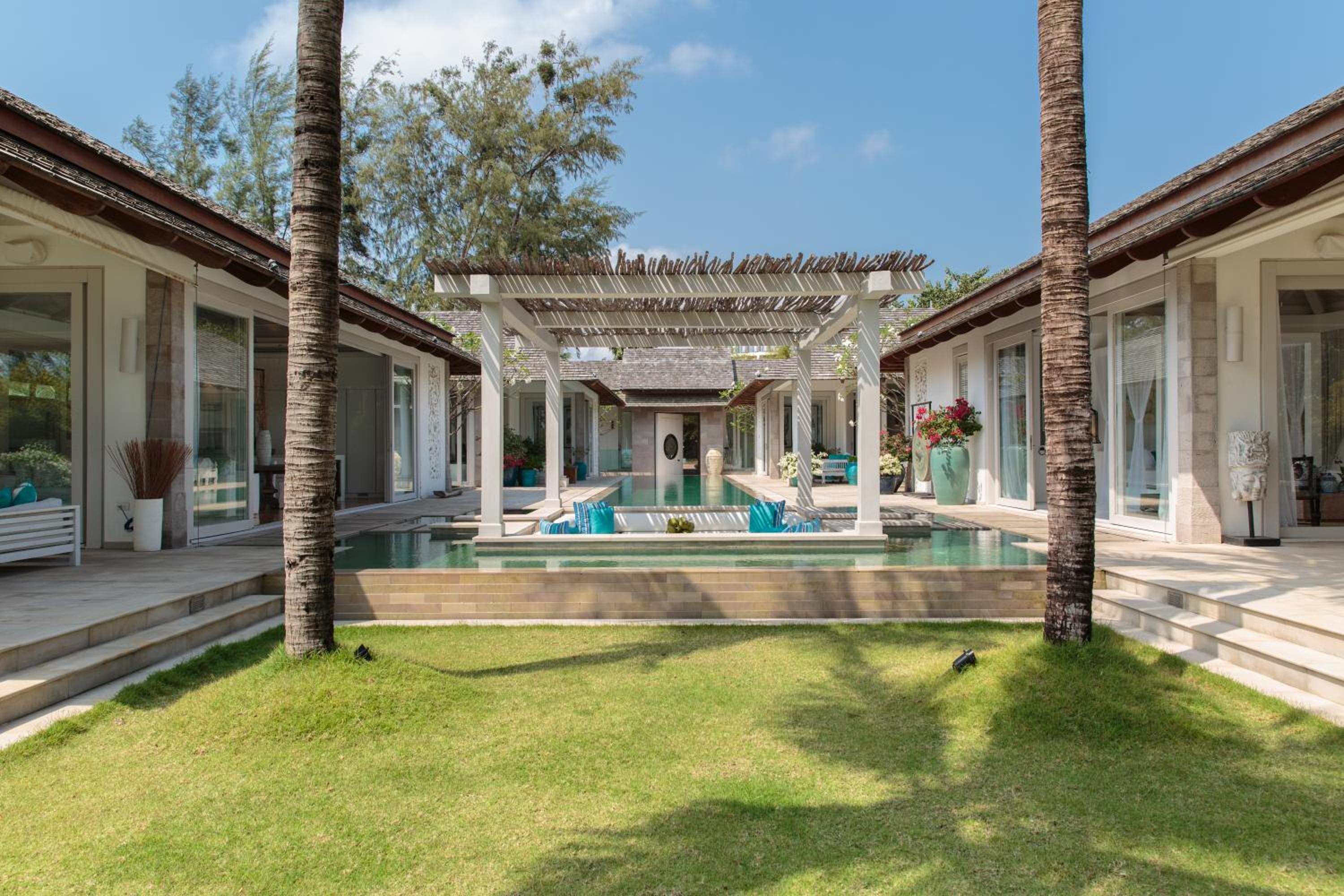 Mia Beach, beach villa and events