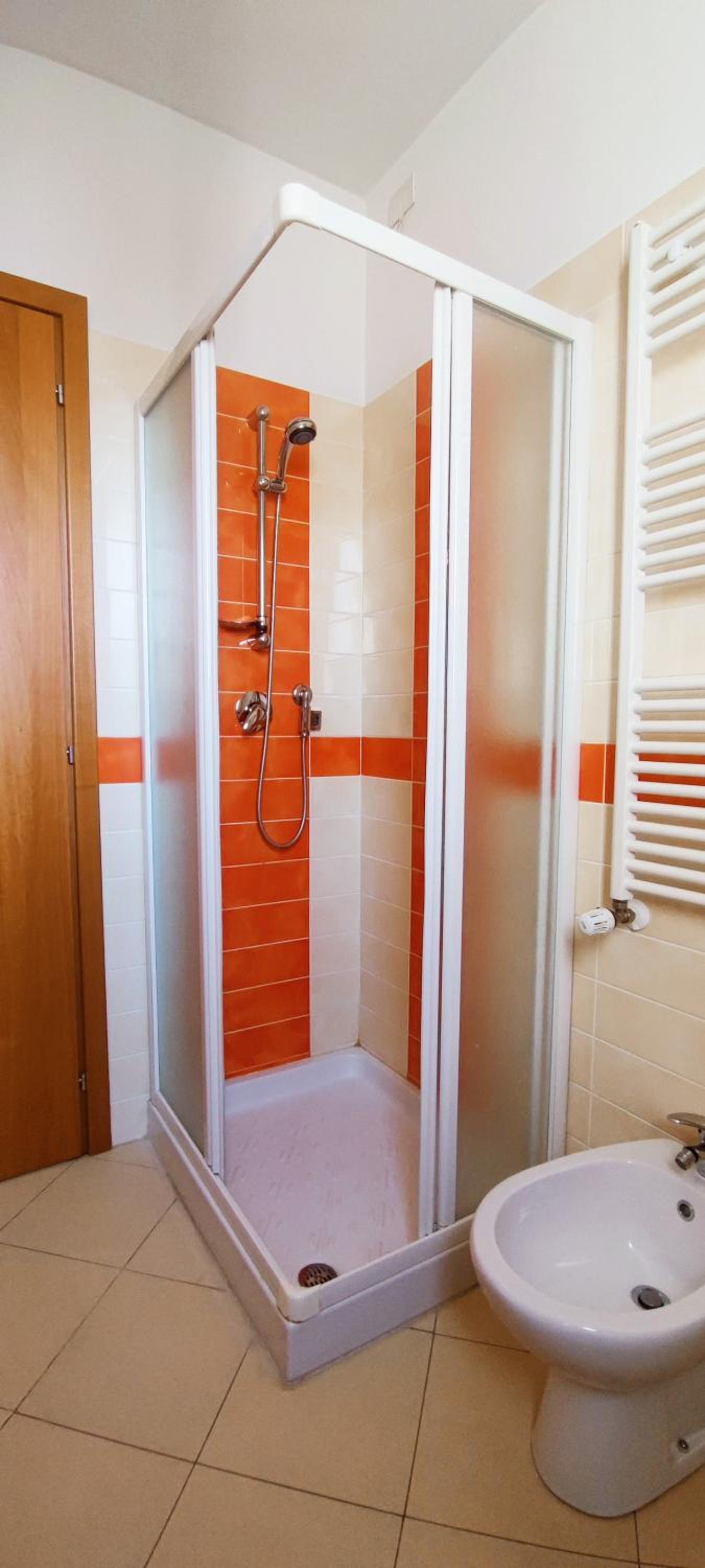 Spacious, Free private Parking, 2 bedrooms 2 bathrooms - Comfortable and Bright Apartment in Florence with Private Parking Garage - Just Few Minutes walkin