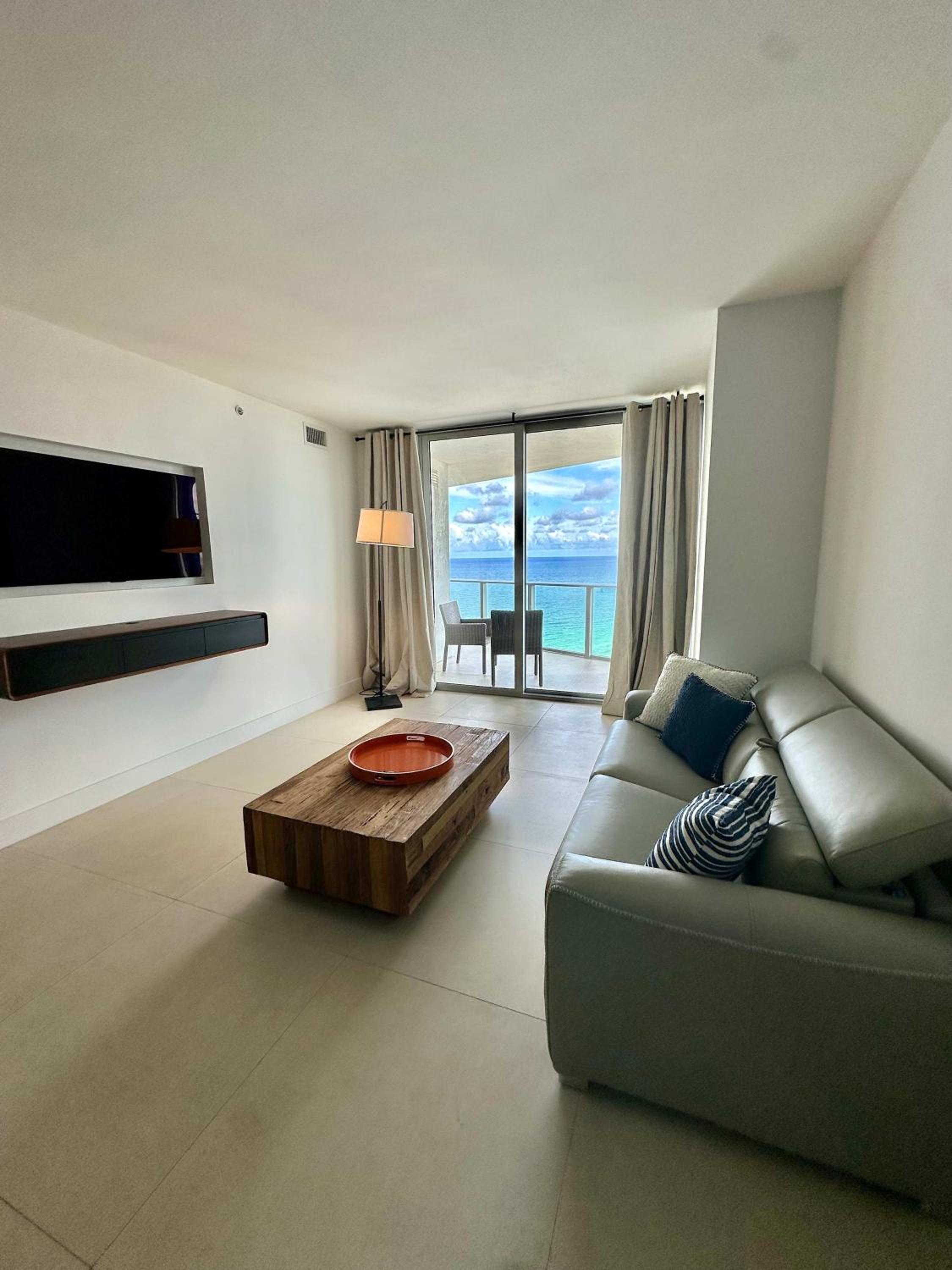 Cosy 1 Bedroom Breathtaking Ocean Views at LYFE Resort