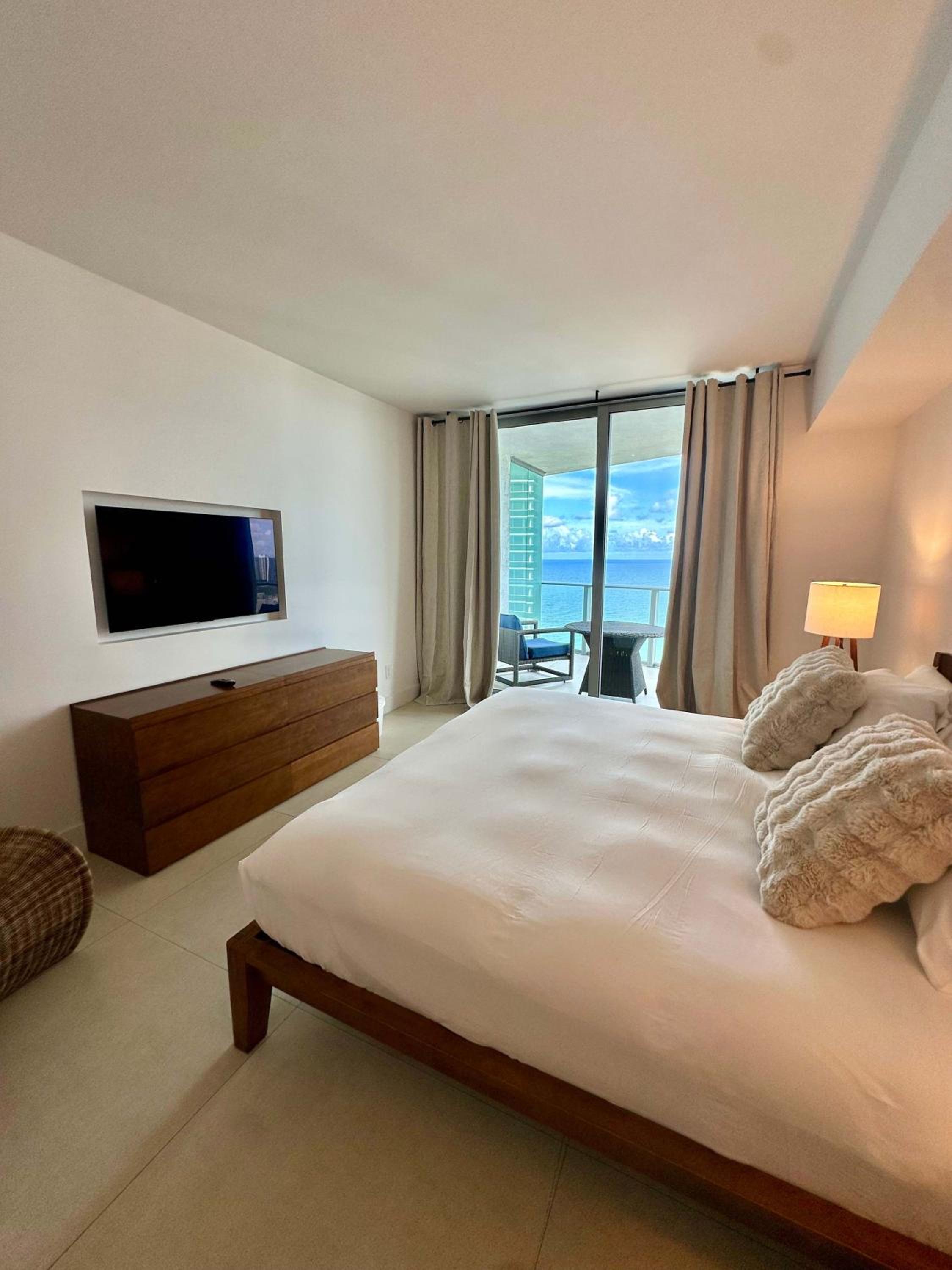 Cosy 1 Bedroom Breathtaking Ocean Views at LYFE Resort