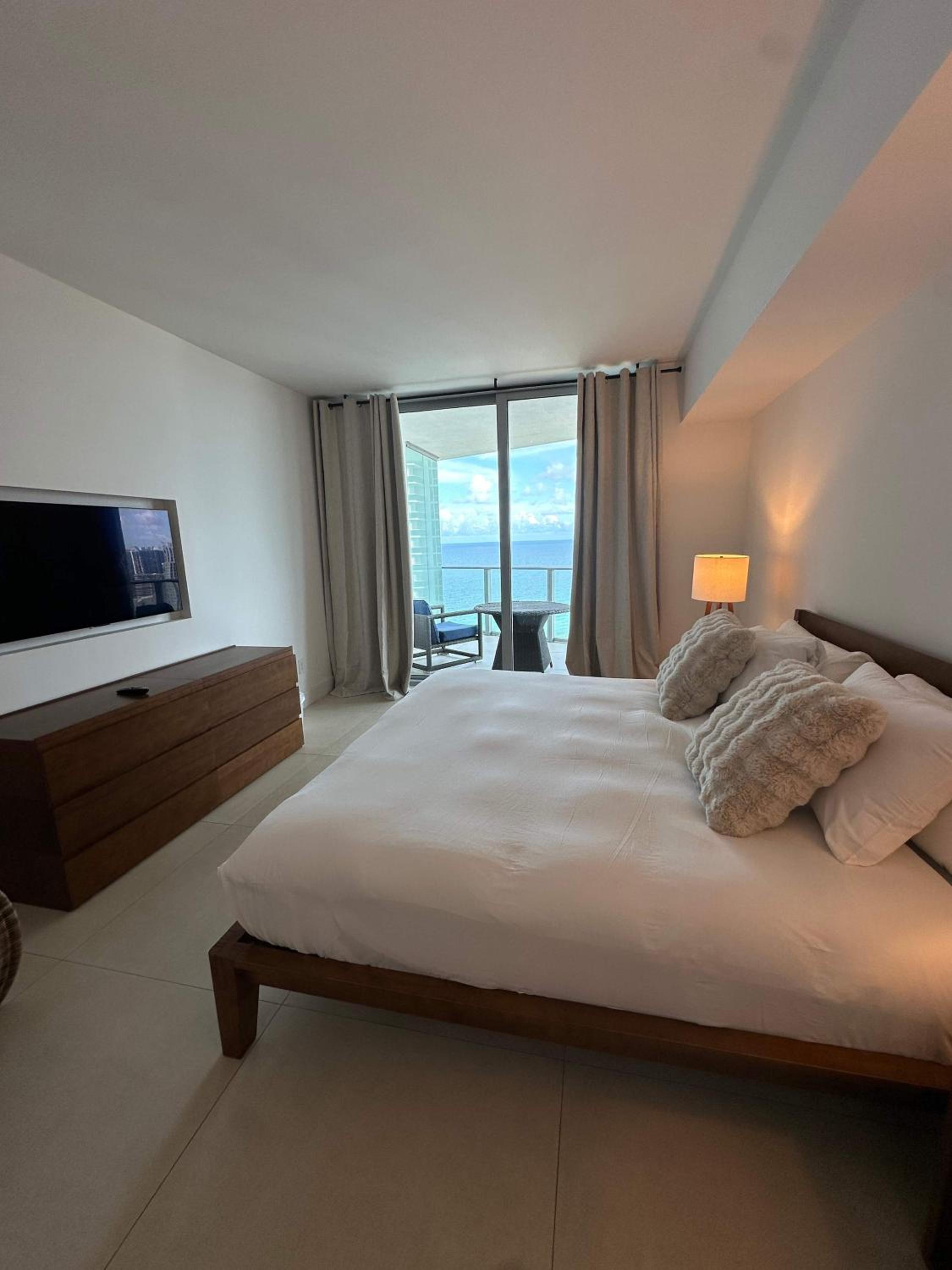 Cosy 1 Bedroom Breathtaking Ocean Views at LYFE Resort