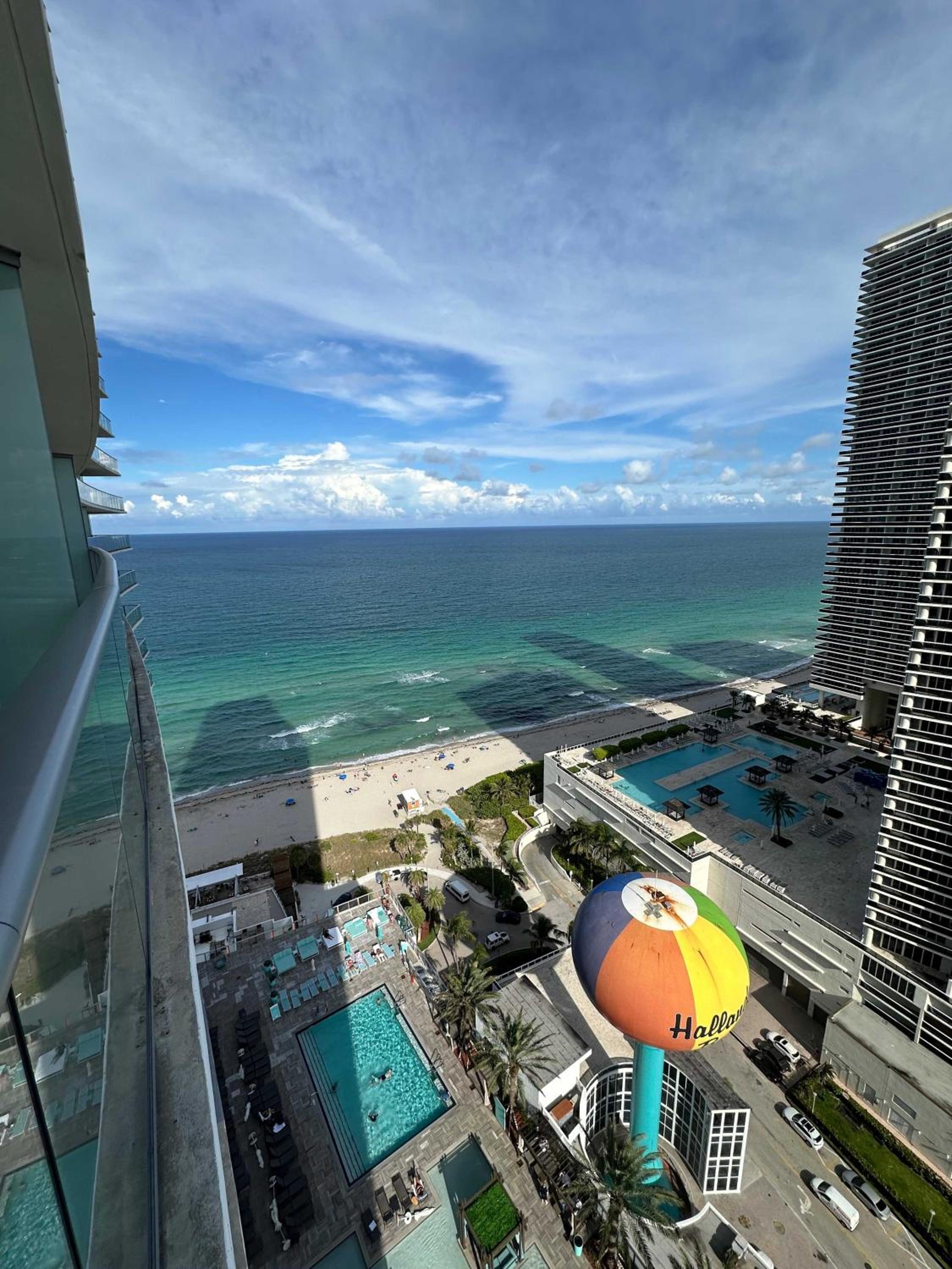 Cosy 1 Bedroom Breathtaking Ocean Views at LYFE Resort