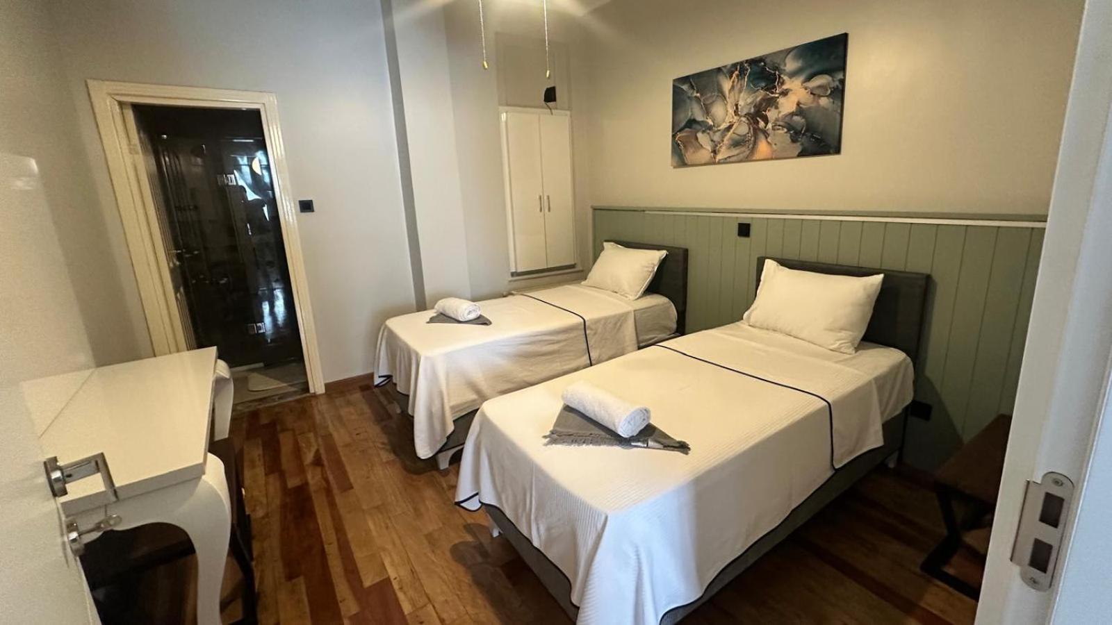 Taksim Green Flat Back